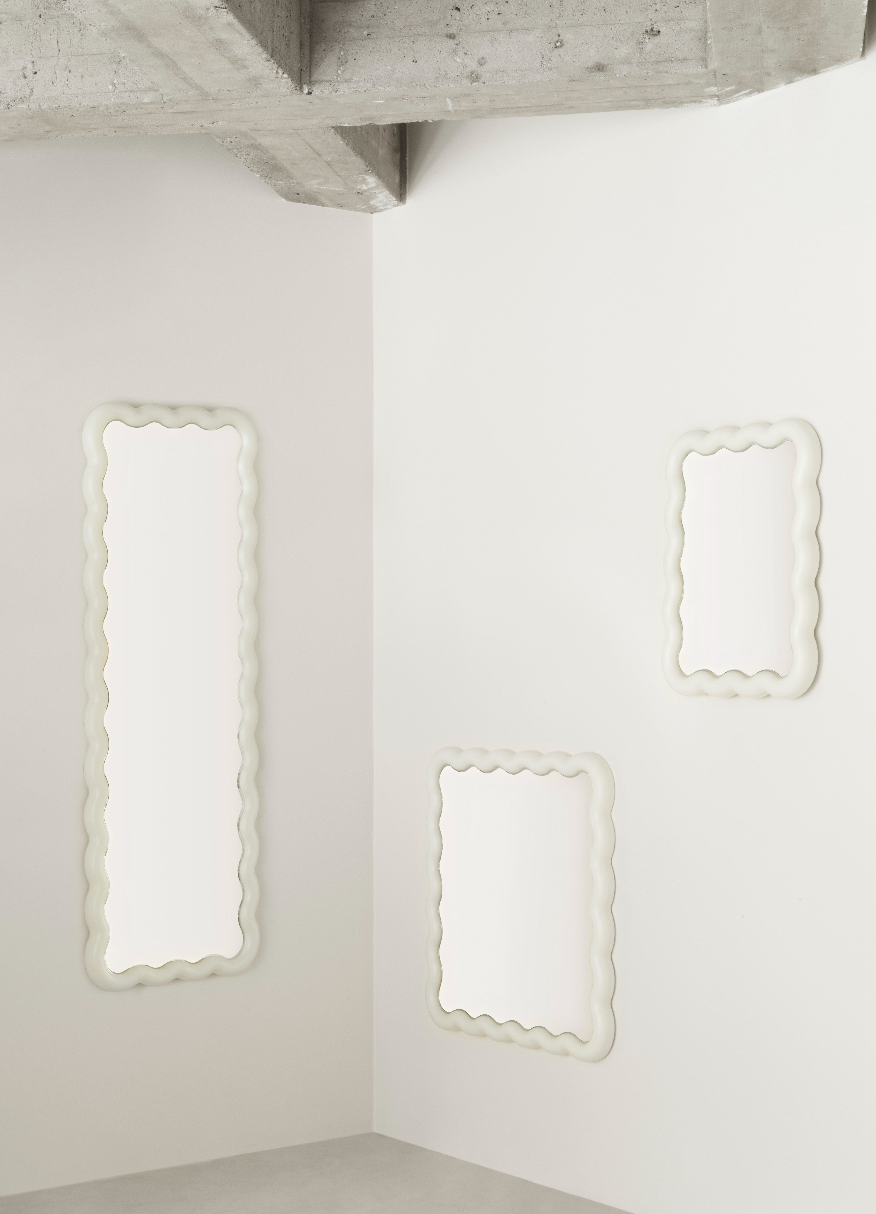 White ILLU Mirror
