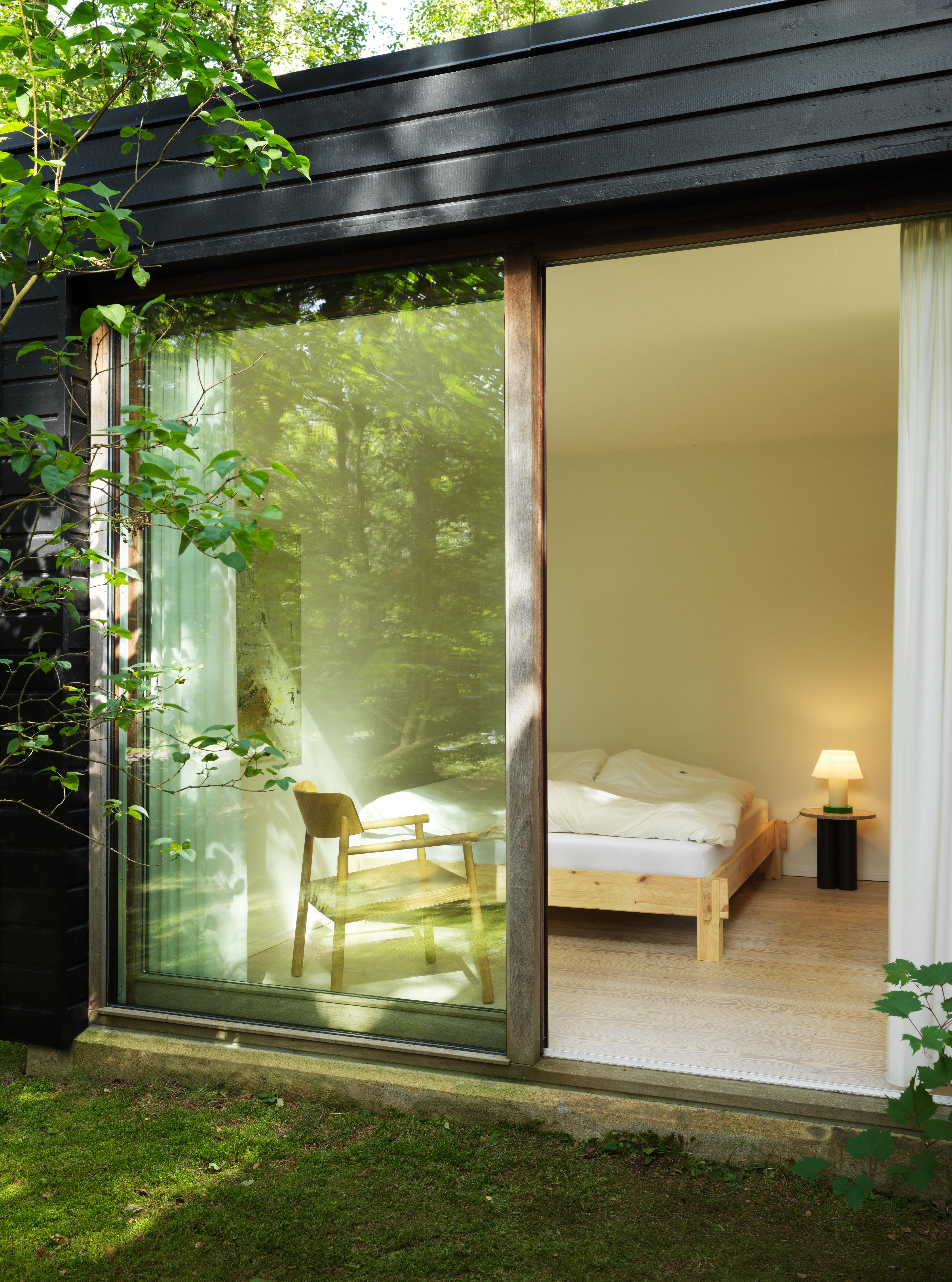 CELLU Tischleuchte weiß mit grünem Sockel