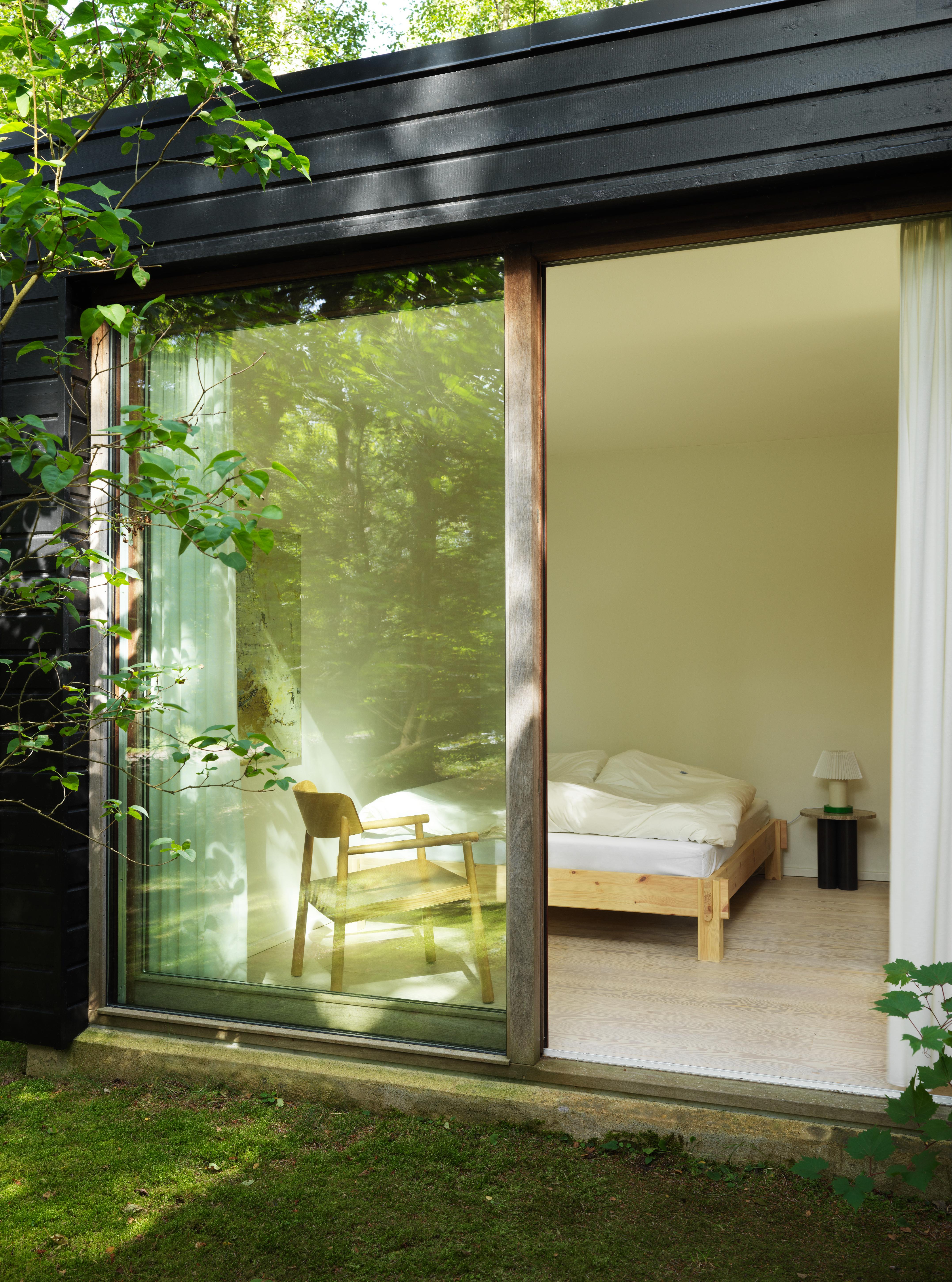 CELLU Tischleuchte weiß mit grünem Sockel