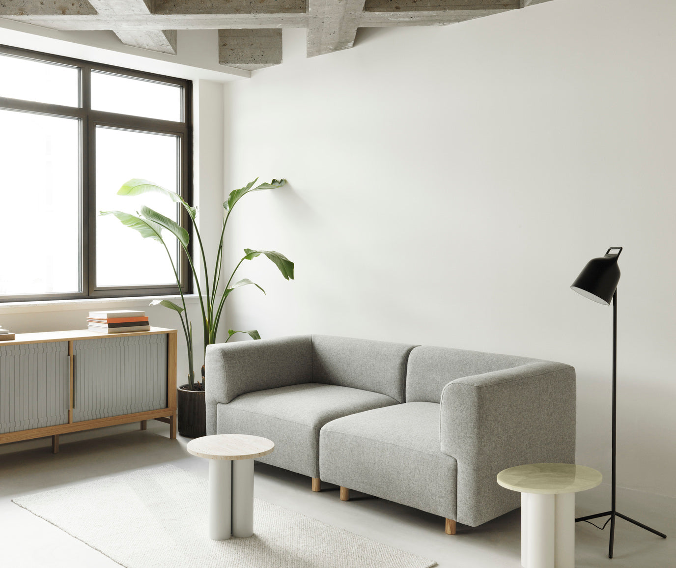Stolik boczny DIT niebieska podstawa, marka Normann Copenhagen