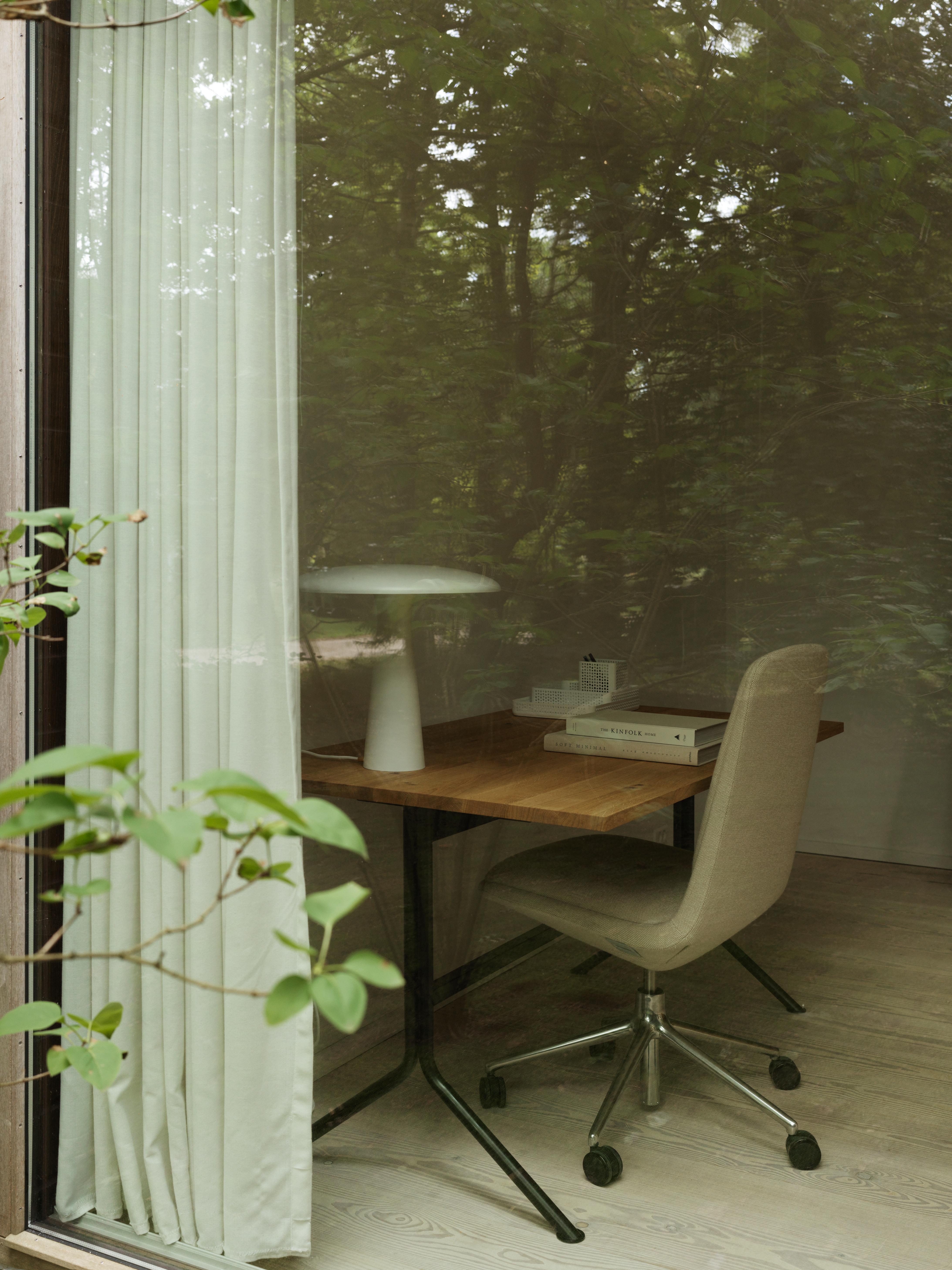 SHELTER Tischleuchte weiß