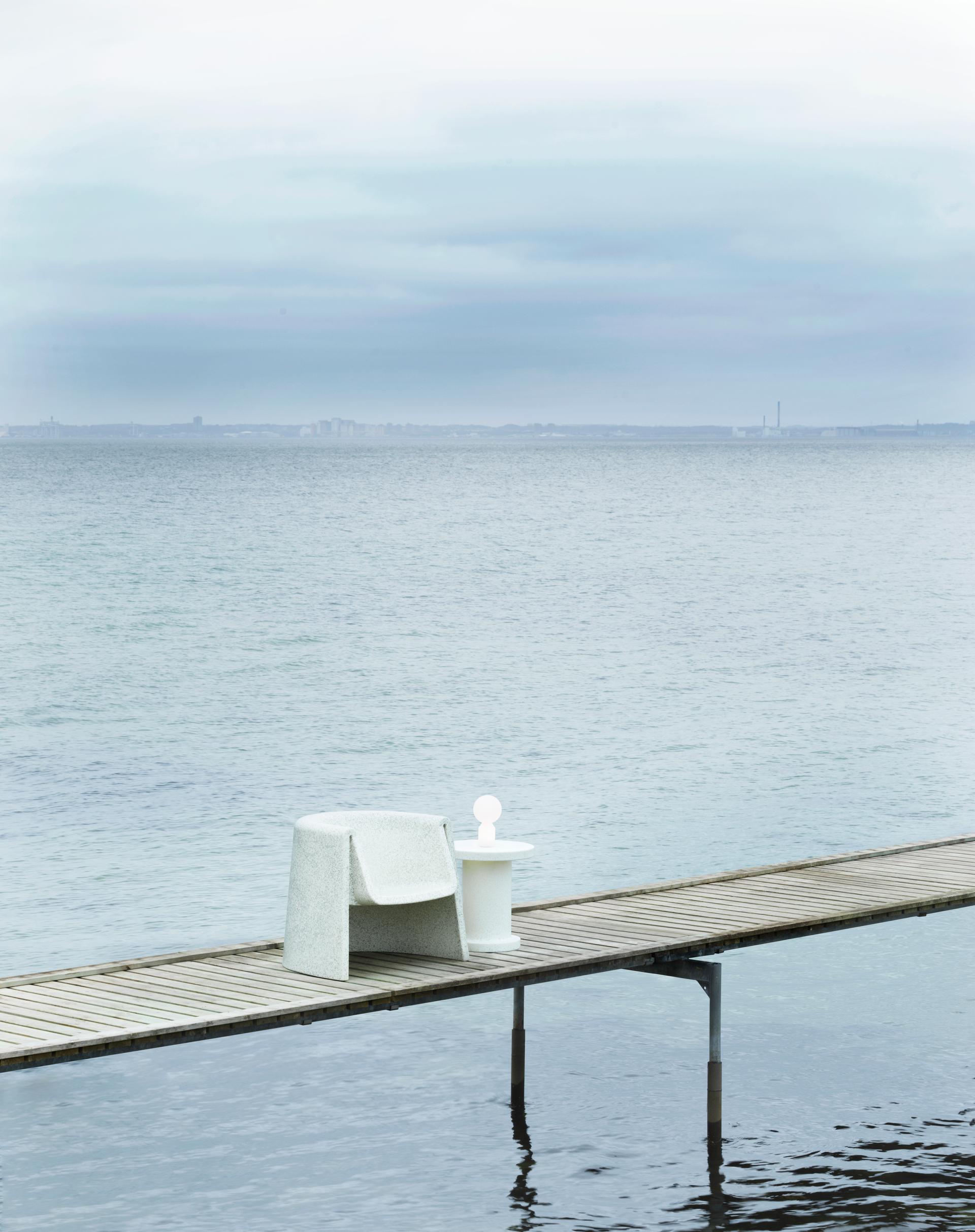 Stolik kawowy BIT biały do salonu – Normann Copenhagen