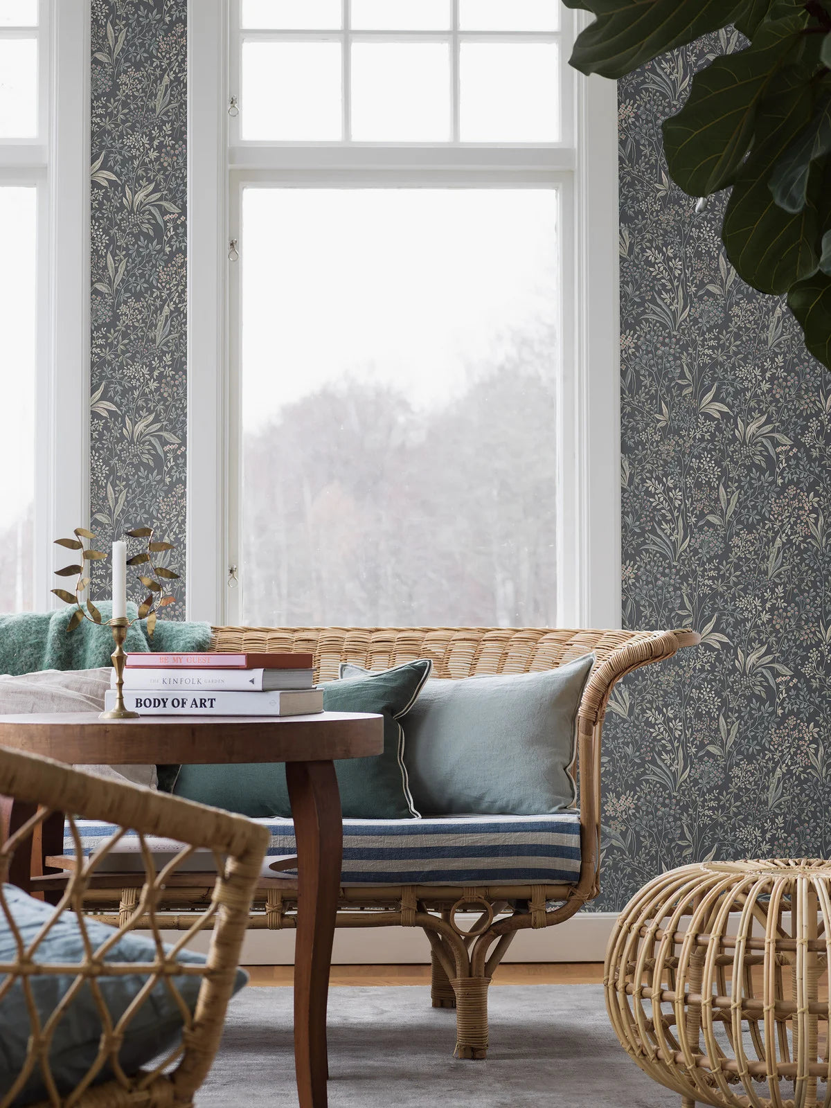 Vliesbehang van papier met plantaal patroon NOCTURNE in gedempt groen