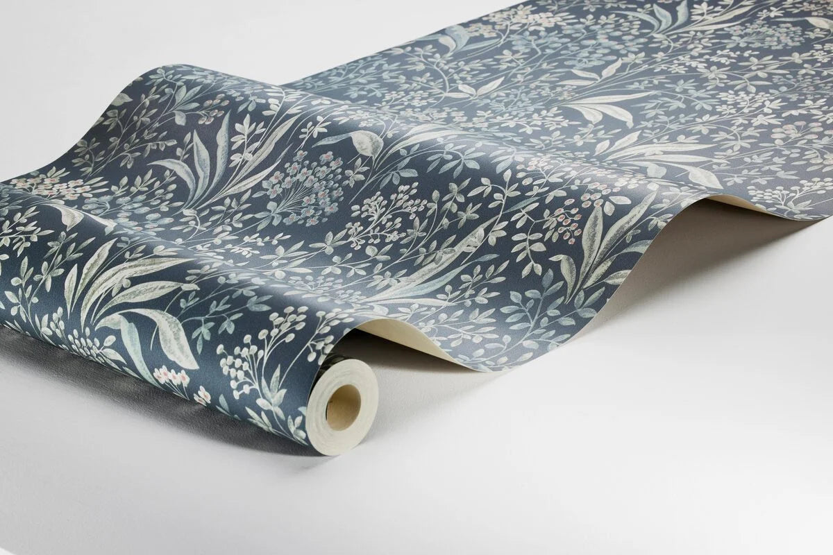Vliesbehang van papier met plantaal patroon NOCTURNE in gedempt groen