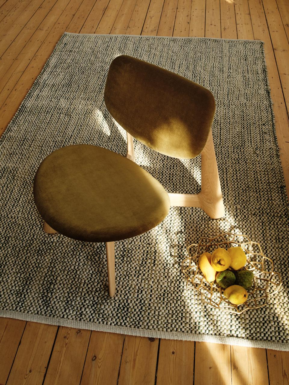 Fotel SLAB khaki met eikenhouten basis