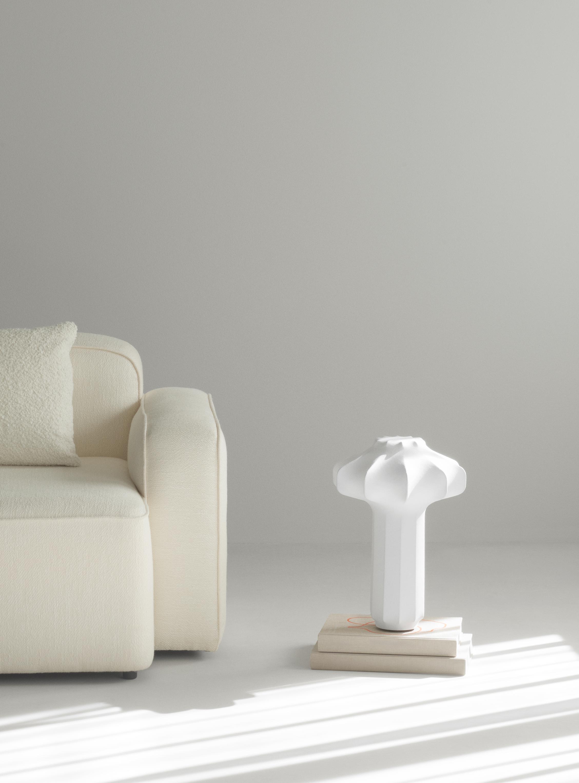 PHANTOM white table lamp