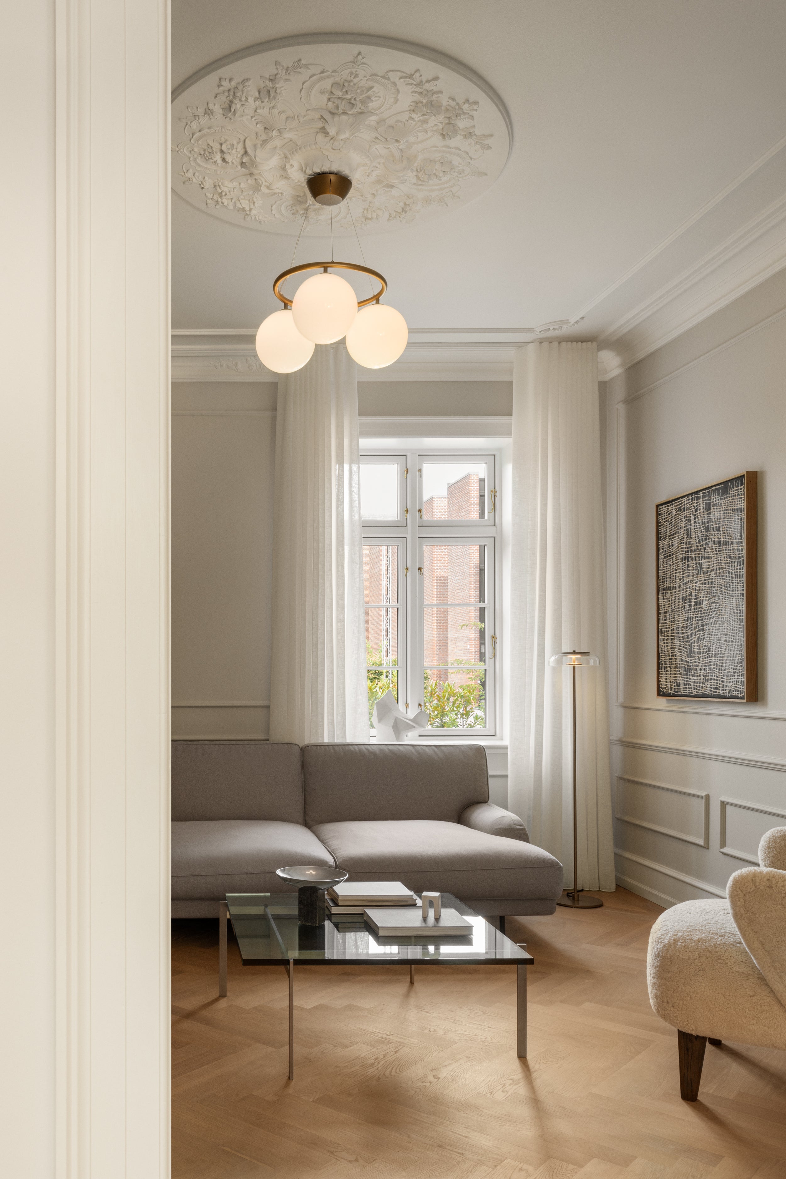 Lampa wisząca MIIRA 3 CIRCULAR ciemnobrązowy z opalowym szkłem – Nuura