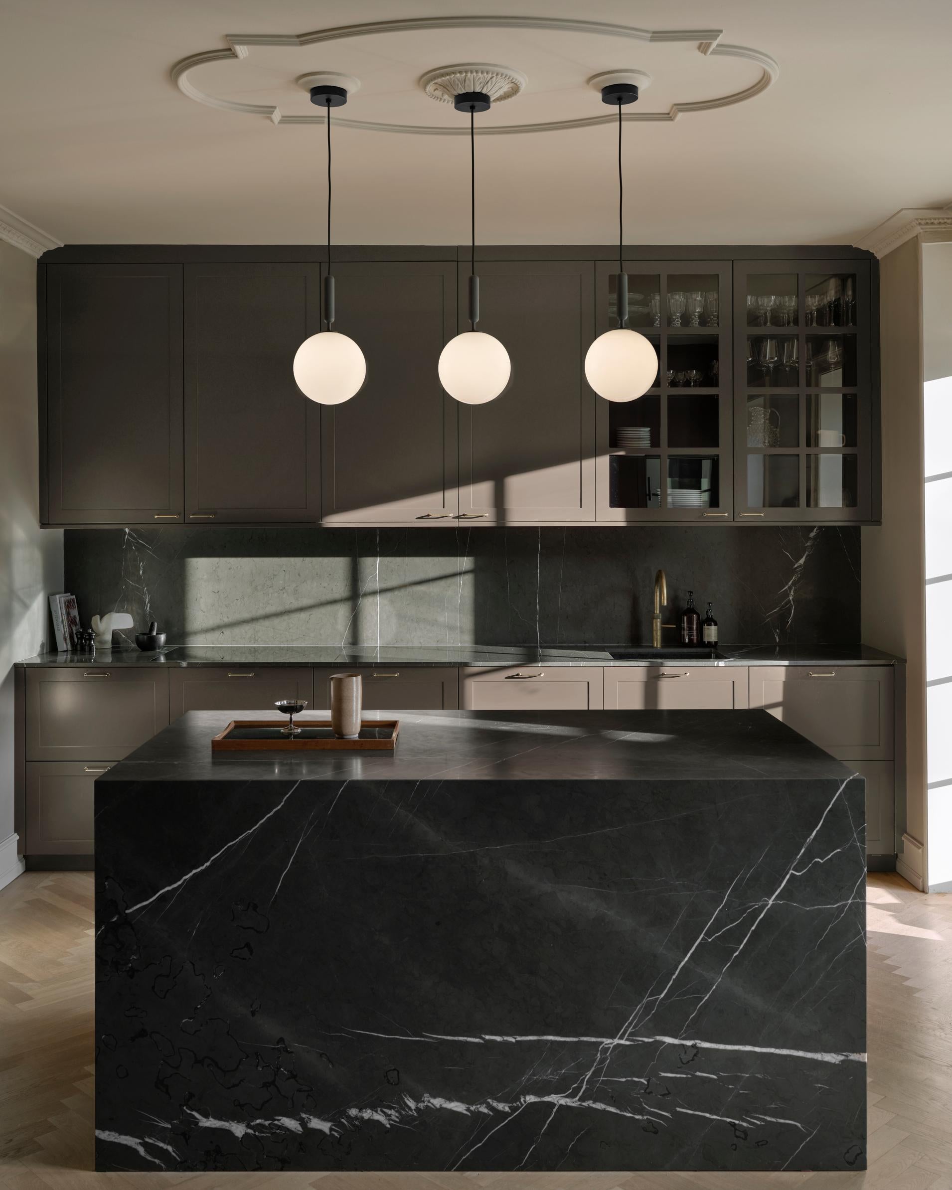 Hanglamp MIIRA grafiet met opaalglas