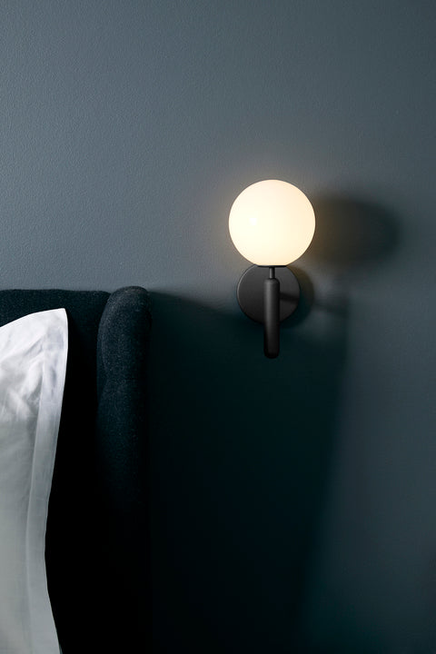Lampa ścienna MIIRA grafitowy z opalowym szkłem – szkło