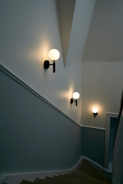 Lampa ścienna MIIRA grafitowy z opalowym szkłem – szkło