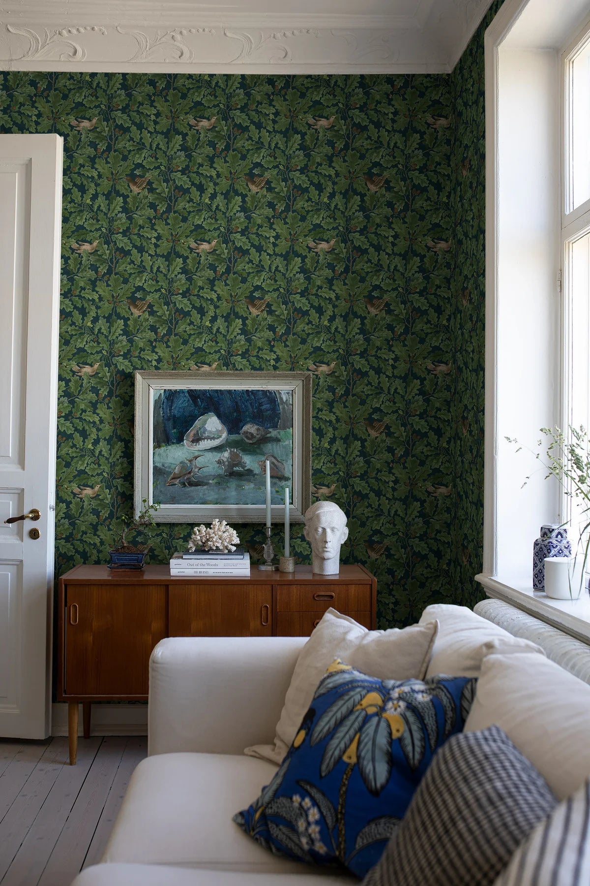 Wallpaper with a leafy plant motif IN THE OAK navy blue with green