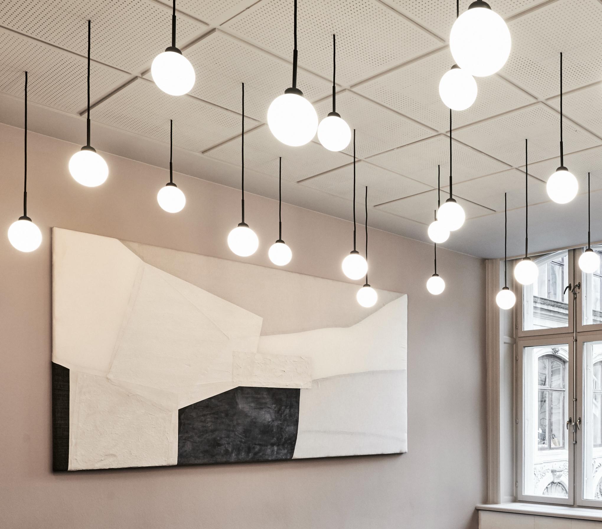 Hanglamp APIALES zwart met opaalglas