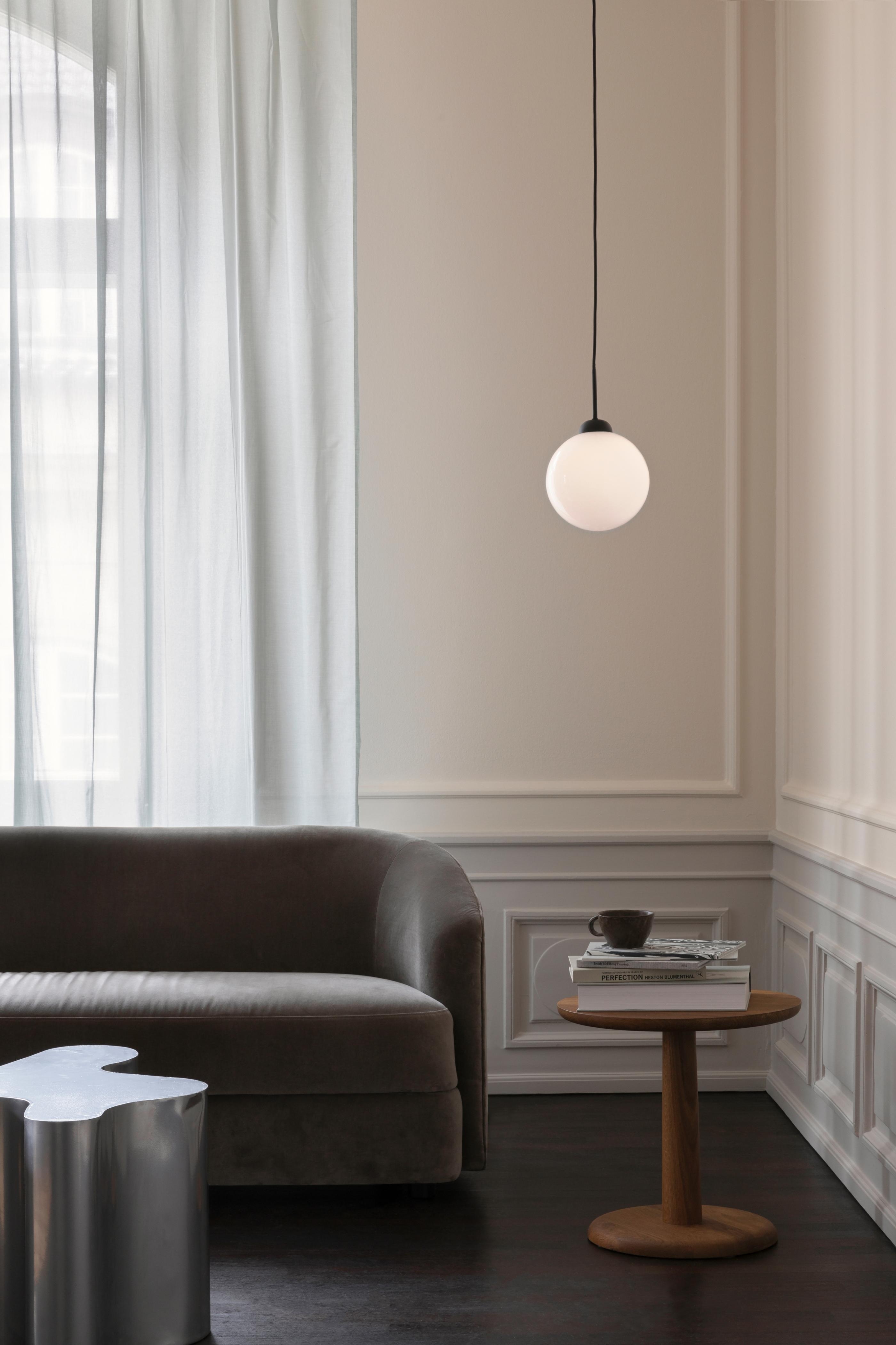 Hanglamp APIALES zwart met opaalglas