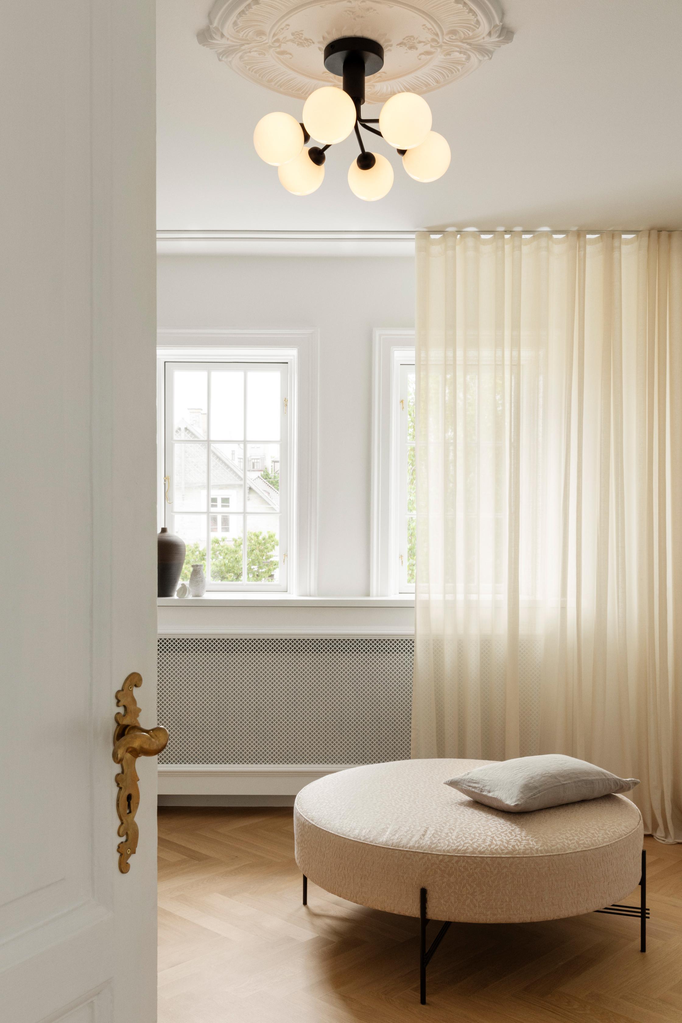 APIALES 6 Black Ceiling Lamp with Opal Glass
