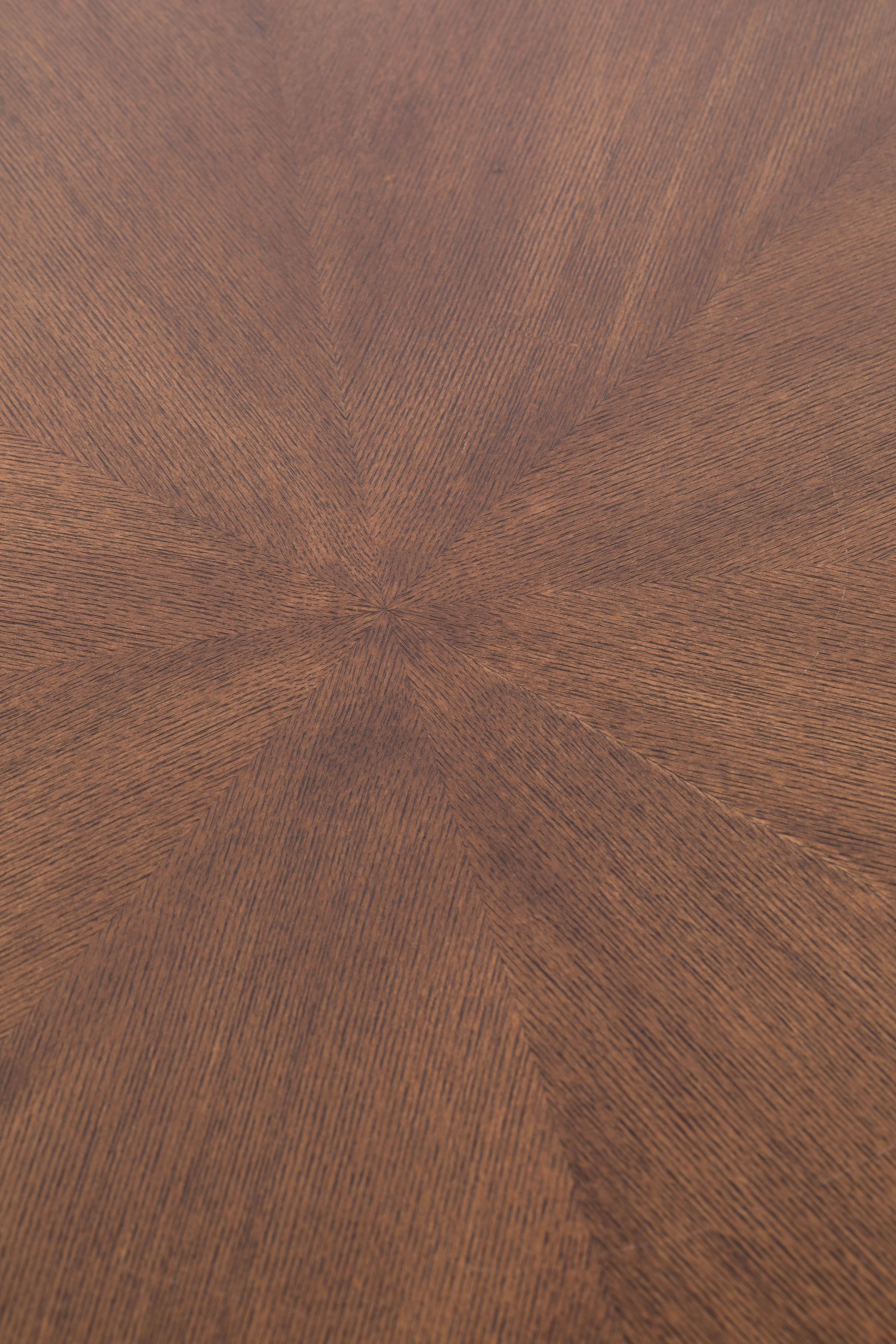 Runder Tisch Denise Furnier Asche mit einer schwarzen Basis