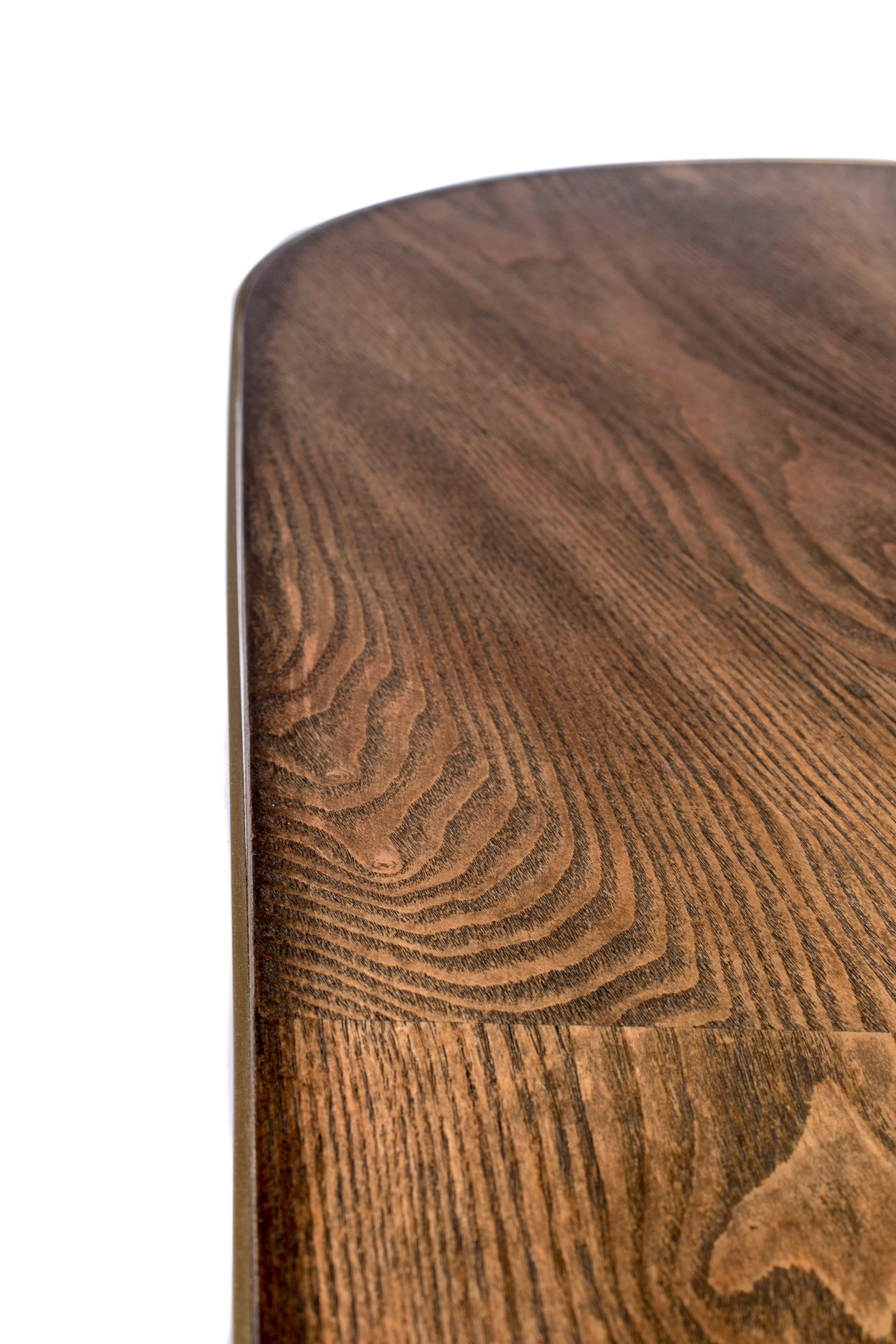 Ovaler Tisch Denise Furnier Asche mit einer schwarzen Basis