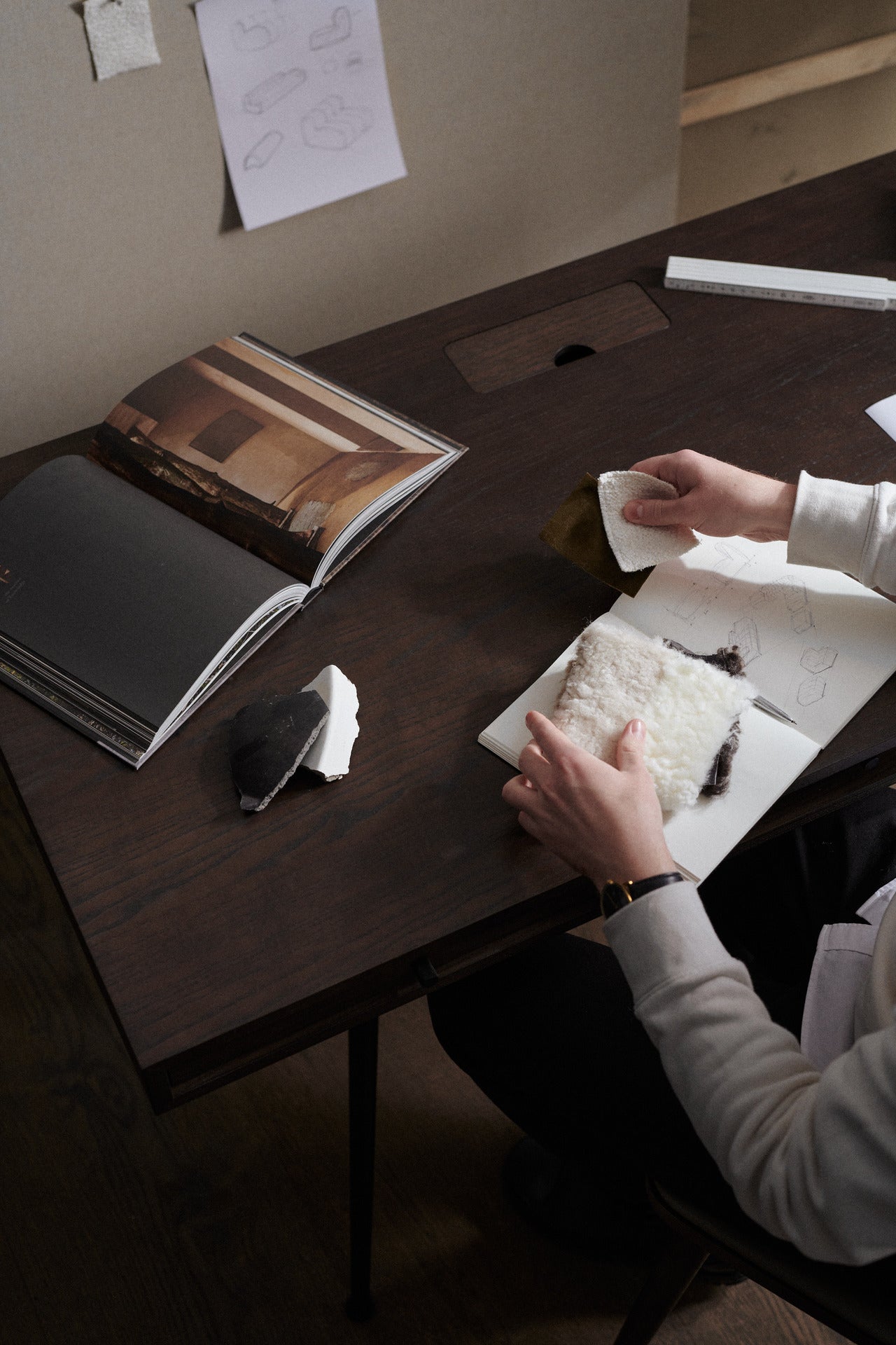 Verstelbaar bureau JFK donker essenhout