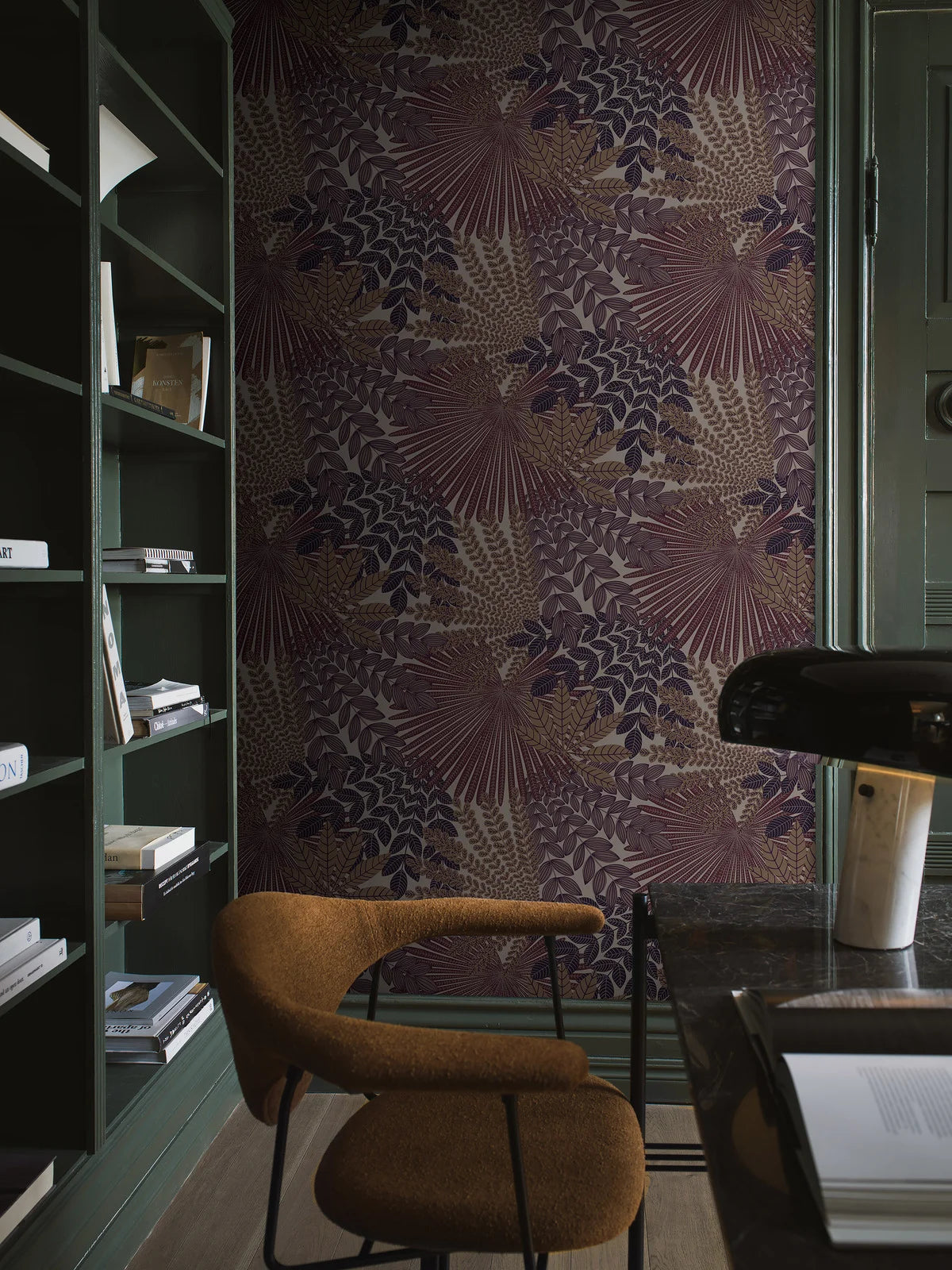 VELVET LEAVES paarse wanddecoratie met een plantenmotief in beige