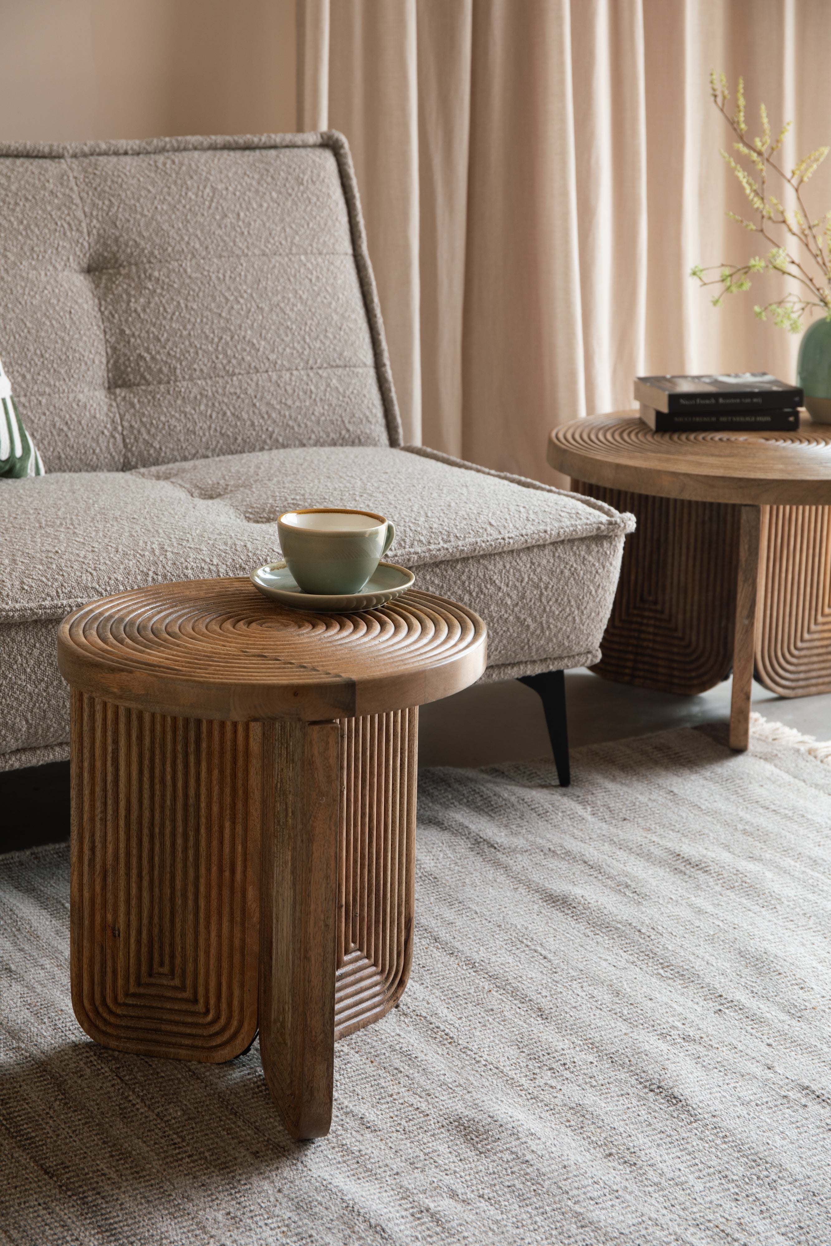 Beistelltisch MAEZE aus Mangoholz