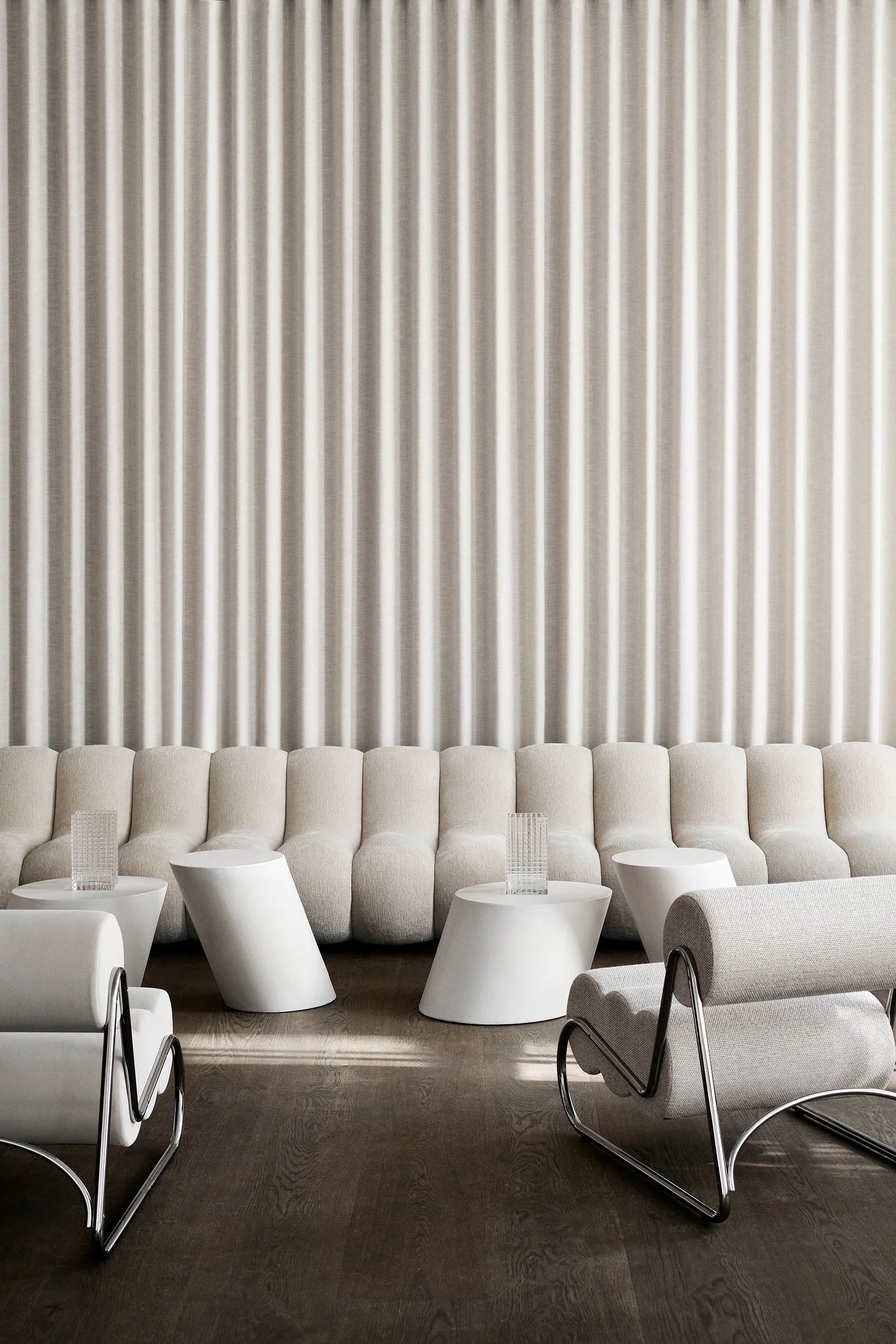 TILT Beistelltisch weiß