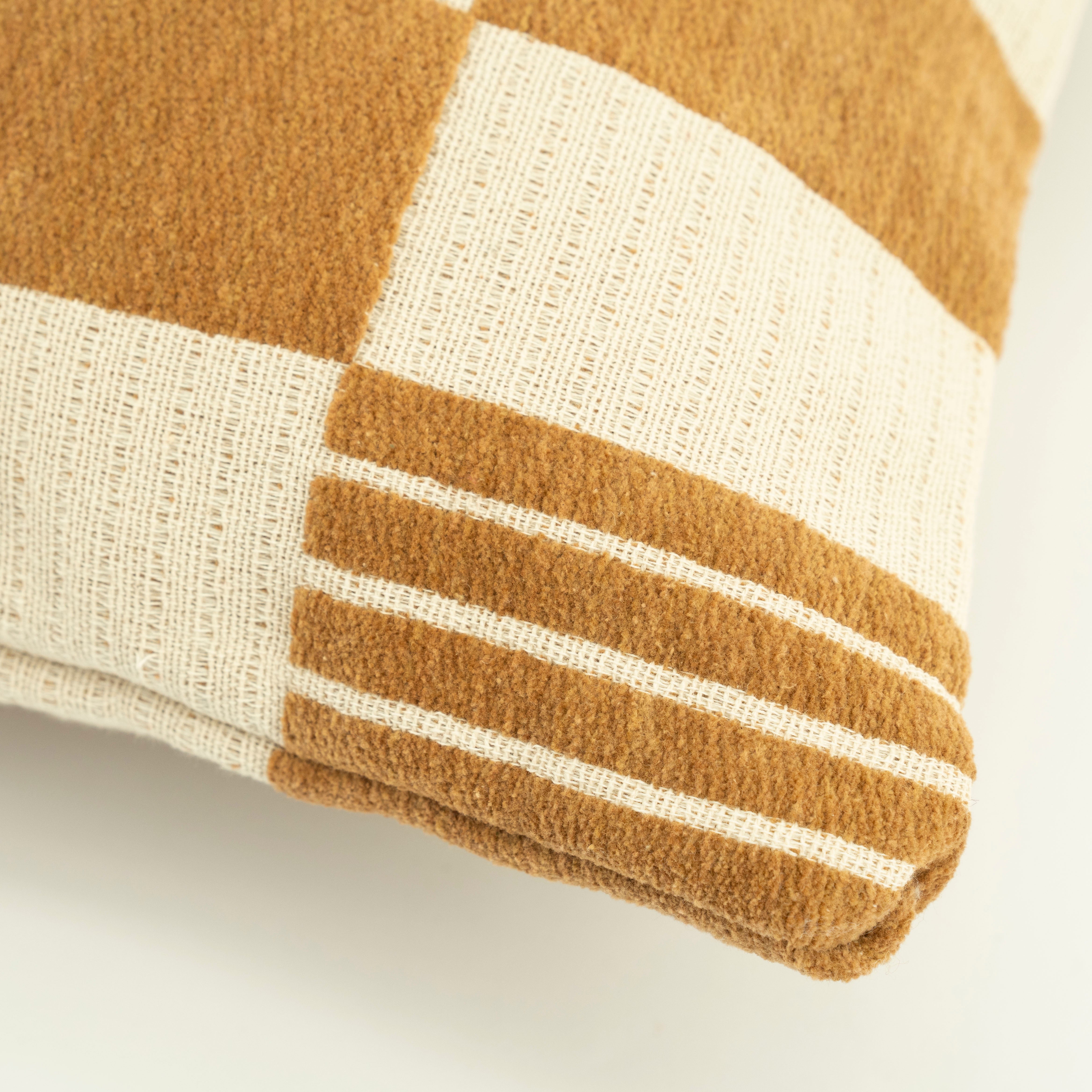 Kissen TWIST senfgelb mit beige