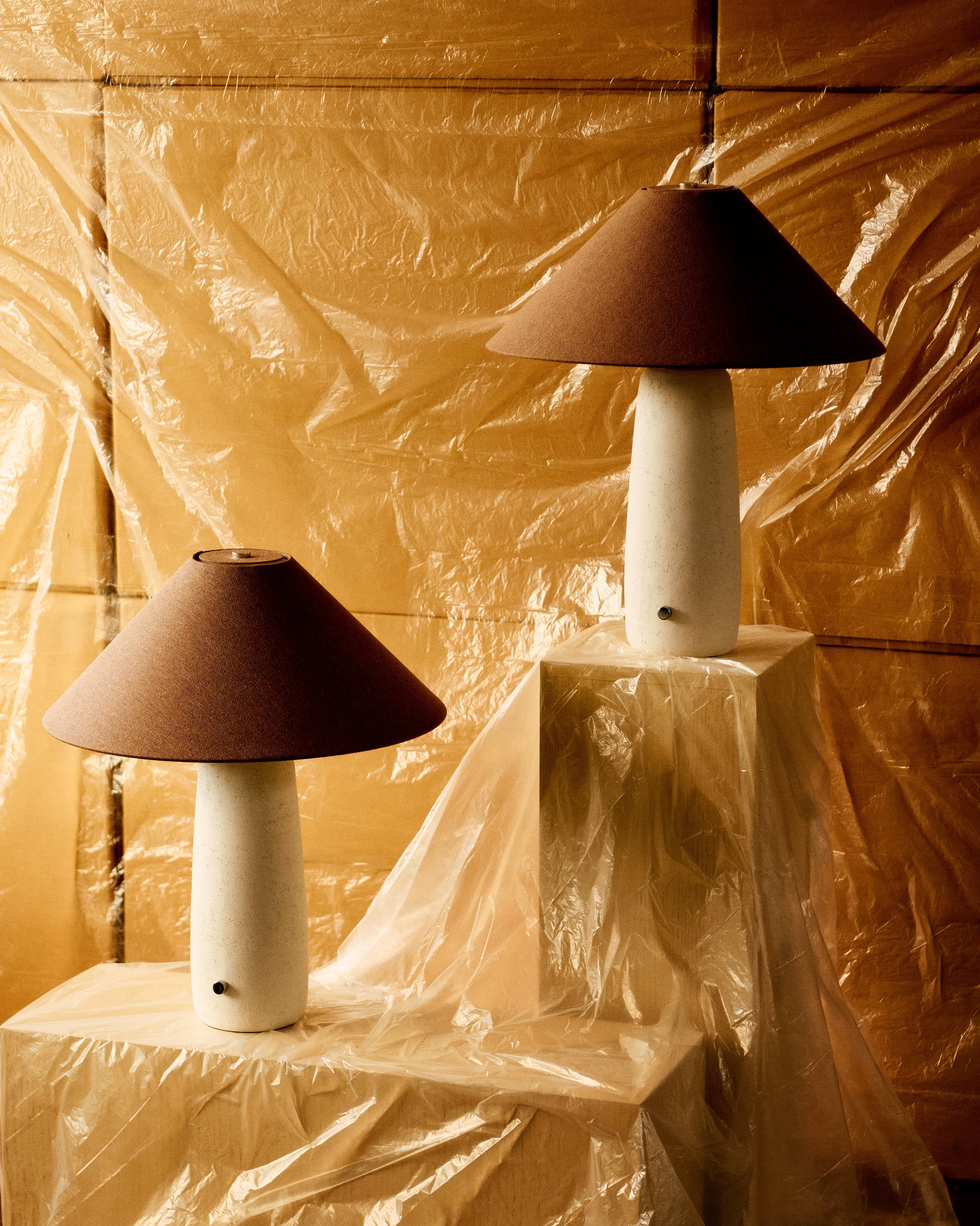BATON concrete table lamp with brown shade