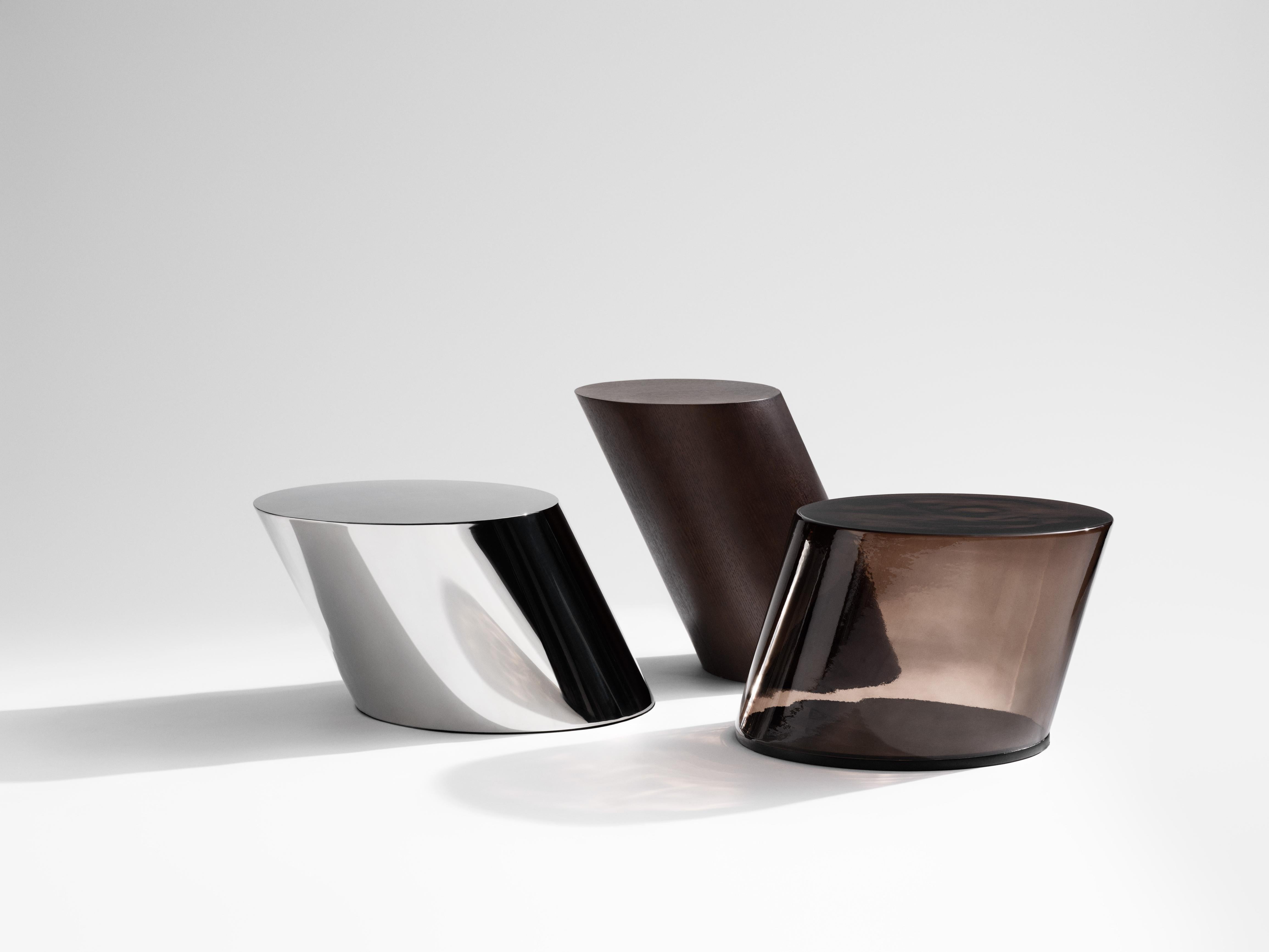 Kaffeetisch TILT mit rauchigem Glas