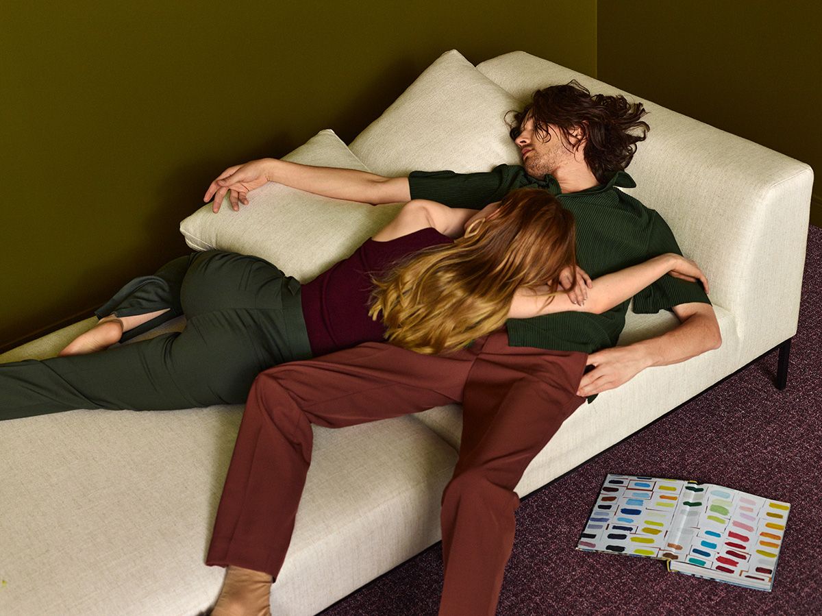 Fauteuil HOLDEN gestoffeerd met zwarte basis