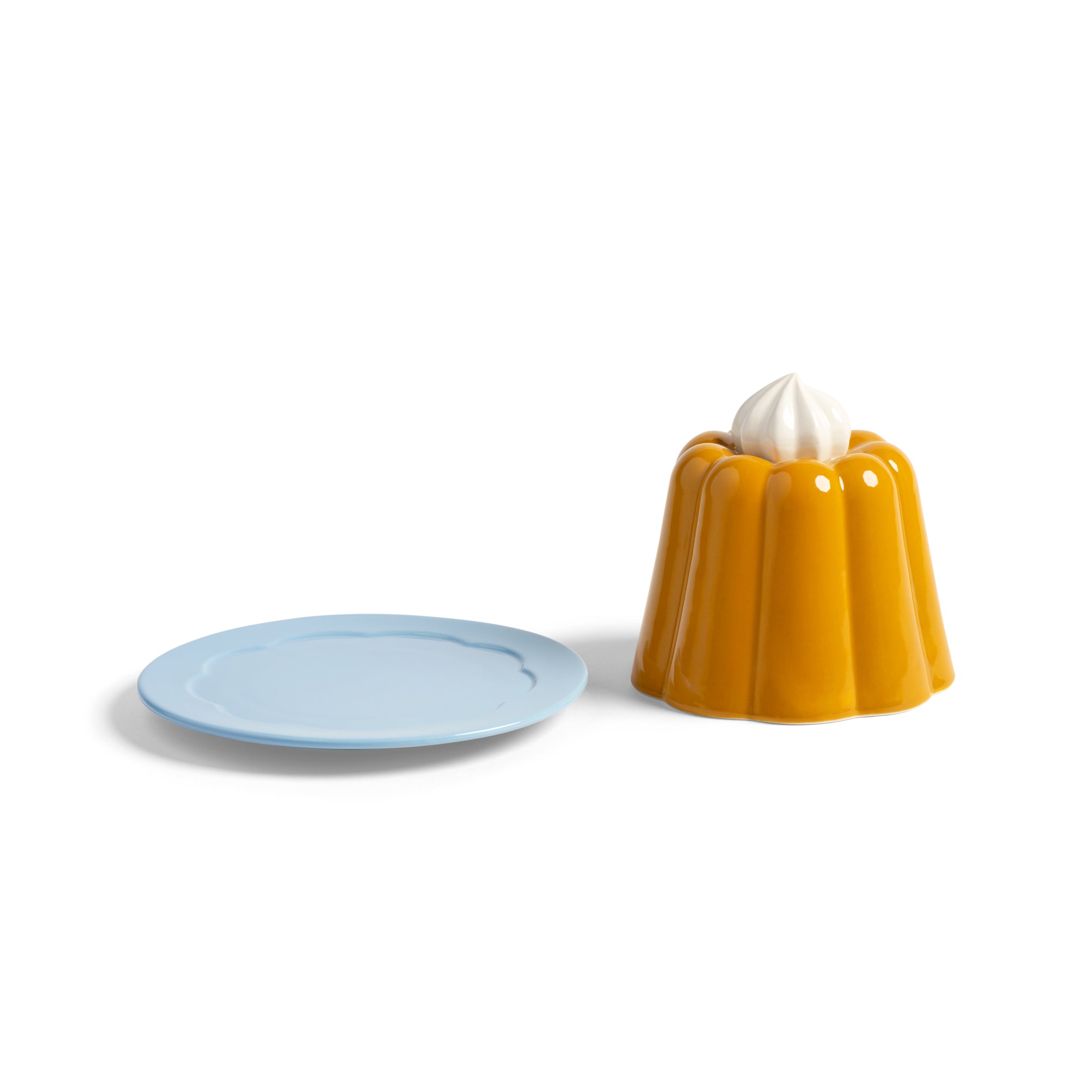 Yellow PUDDING plate with lid, featuring blue and white
