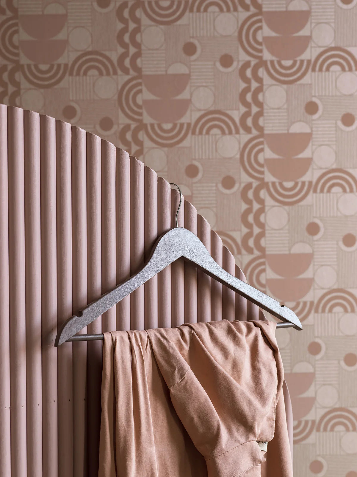 Non-woven paper wallpaper with a geometric pattern COSMOPOLITAN in powder pink