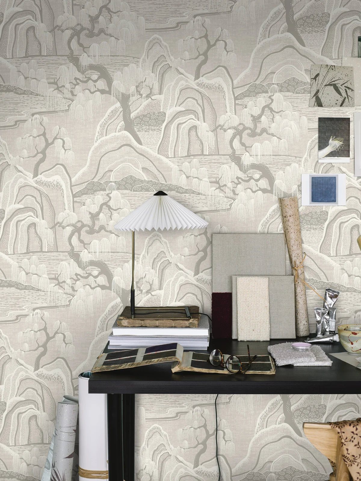 Vliesbehang met landschap INDIGO GARDEN beige met grijs