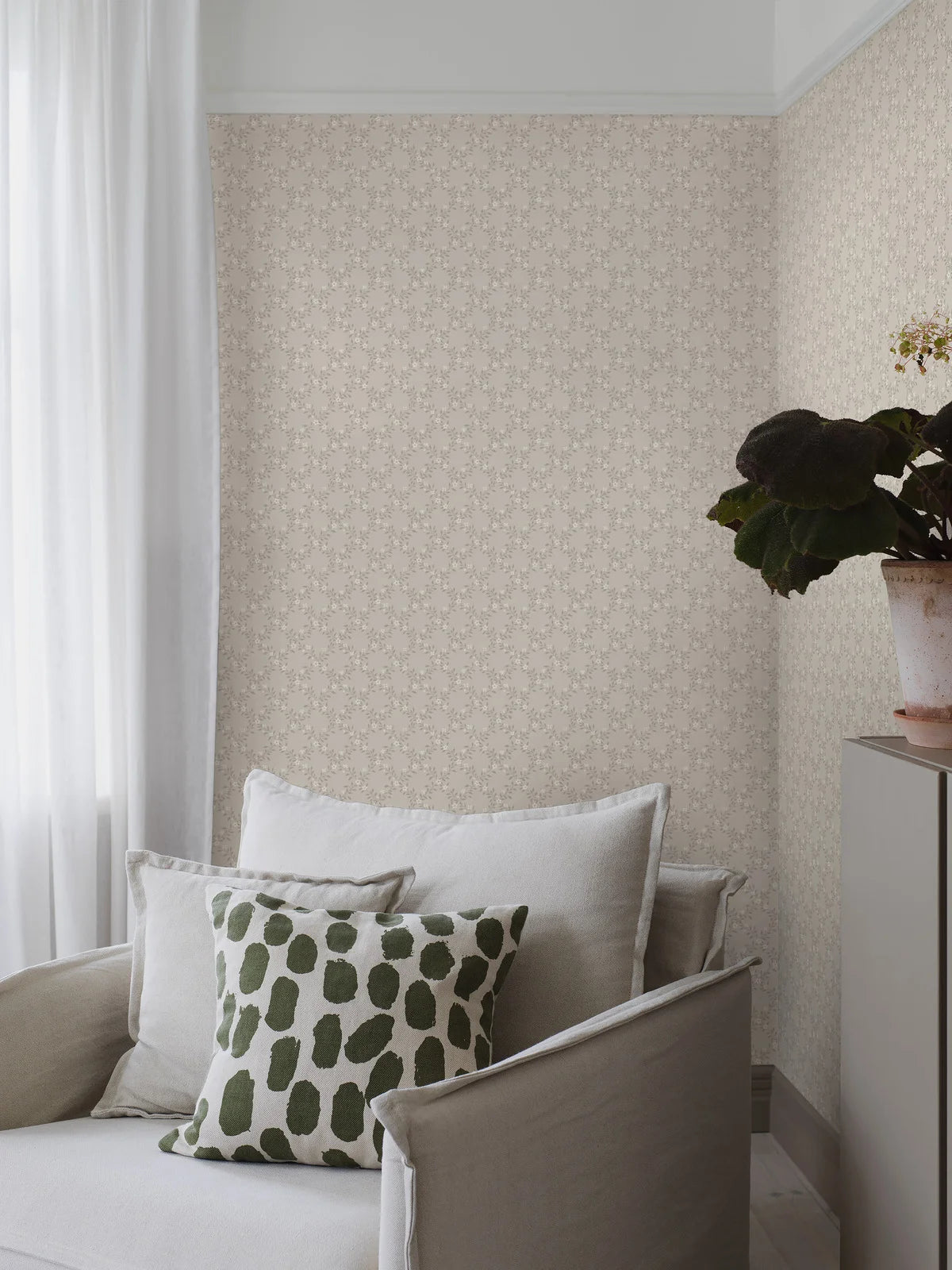 Beige wandtapijt met plantenmotief SOMMARSLÖJA met wit