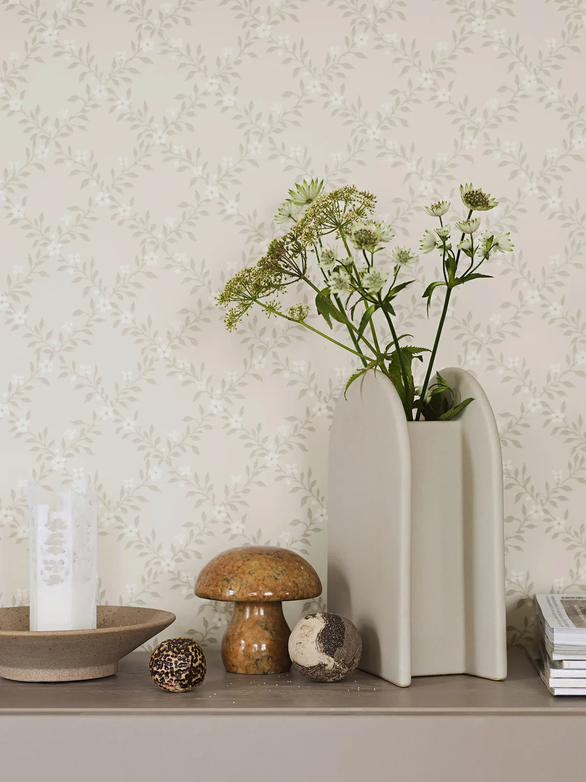 Beige wandtapijt met plantenmotief SOMMARSLÖJA met wit
