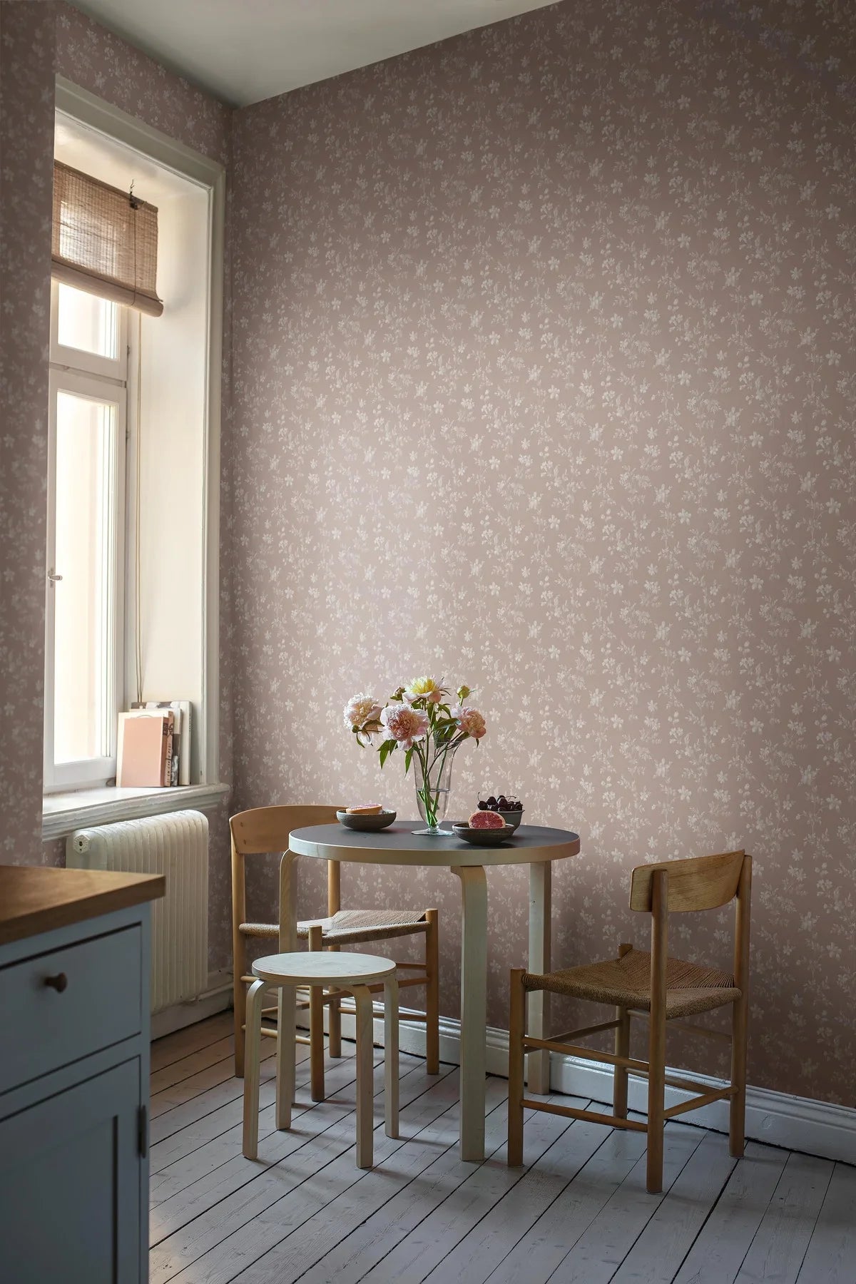 Behang met plantenmotief ÄNGSBLOMMA bruin