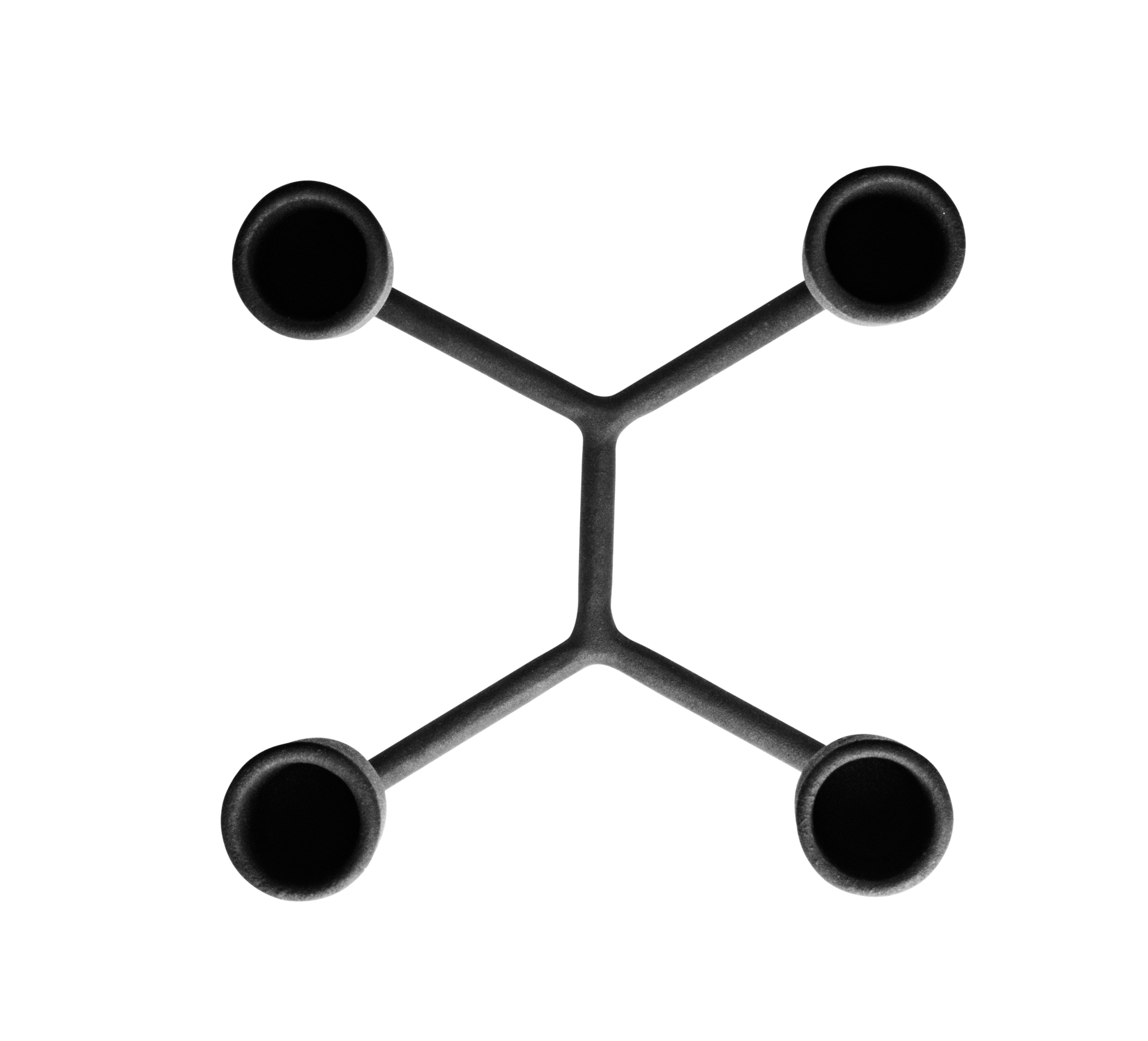 Vierarmiger HEIMA CANDLESTICK Kerzenhalter aus schwarzem Gusseisen