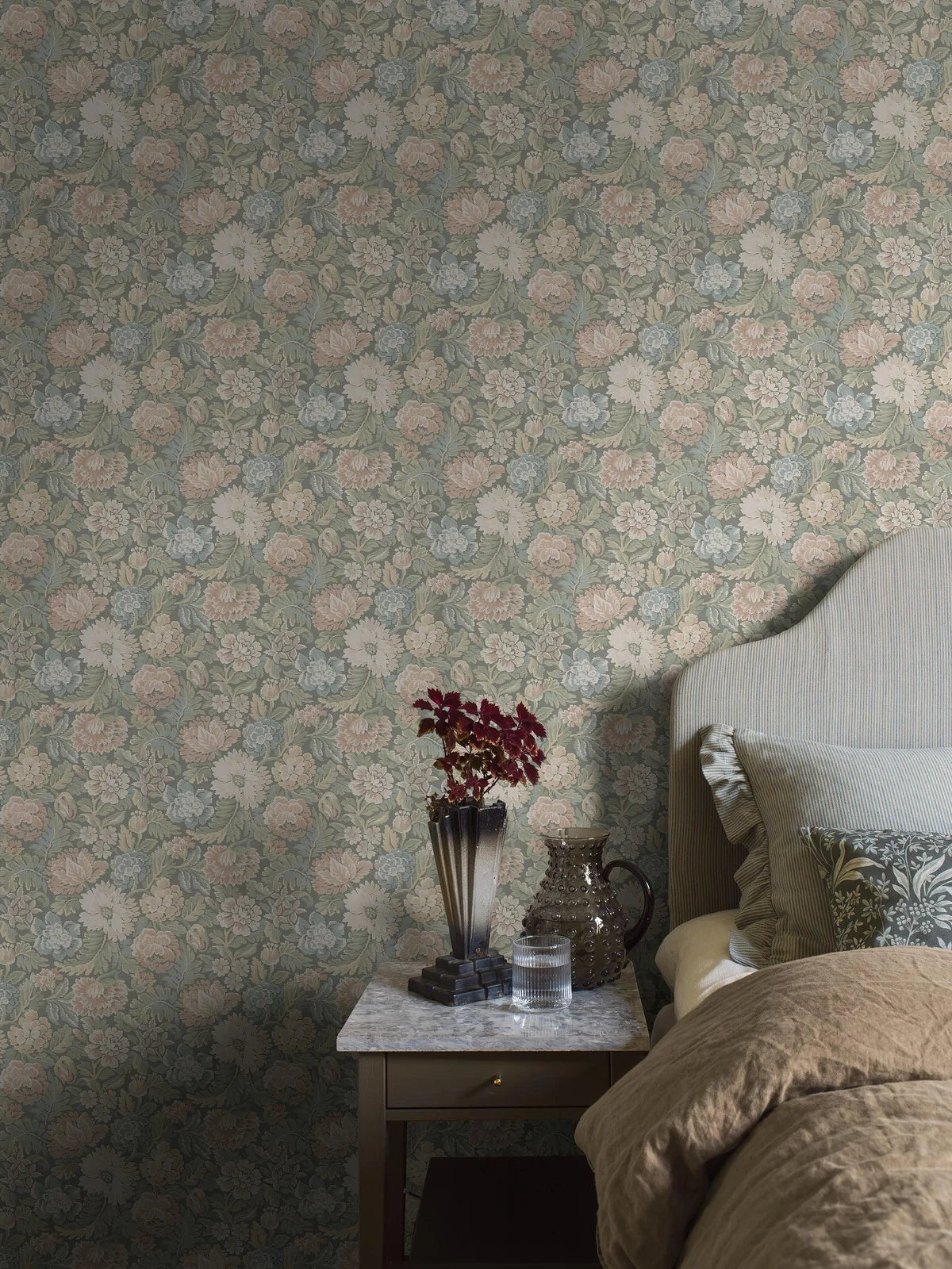 NIGHTINGALE GARDEN floral pattern wallpaper in muted green