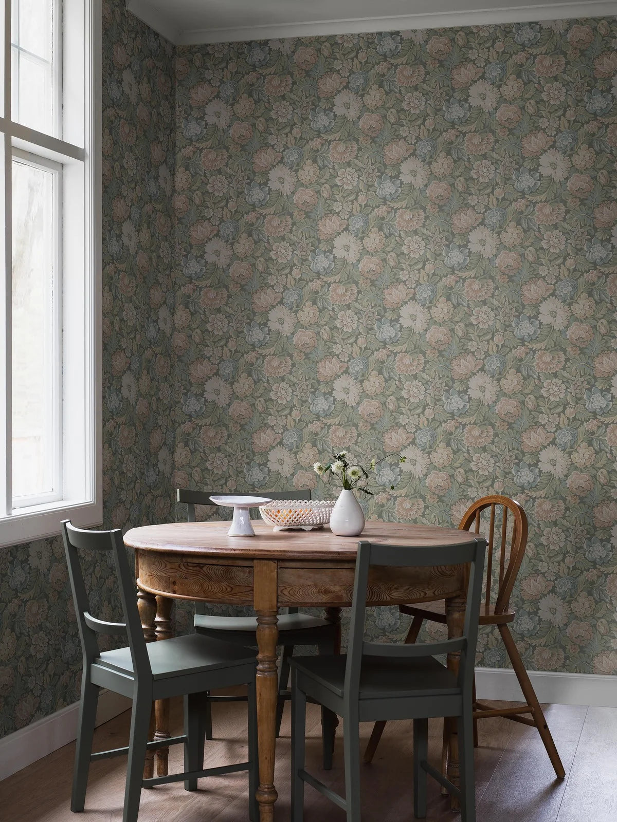 NIGHTINGALE GARDEN floral pattern wallpaper in muted green