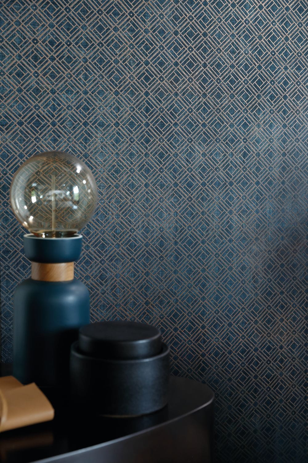 Metallic wallpaper with geometric pattern KHEOPS - TAUPE taupe