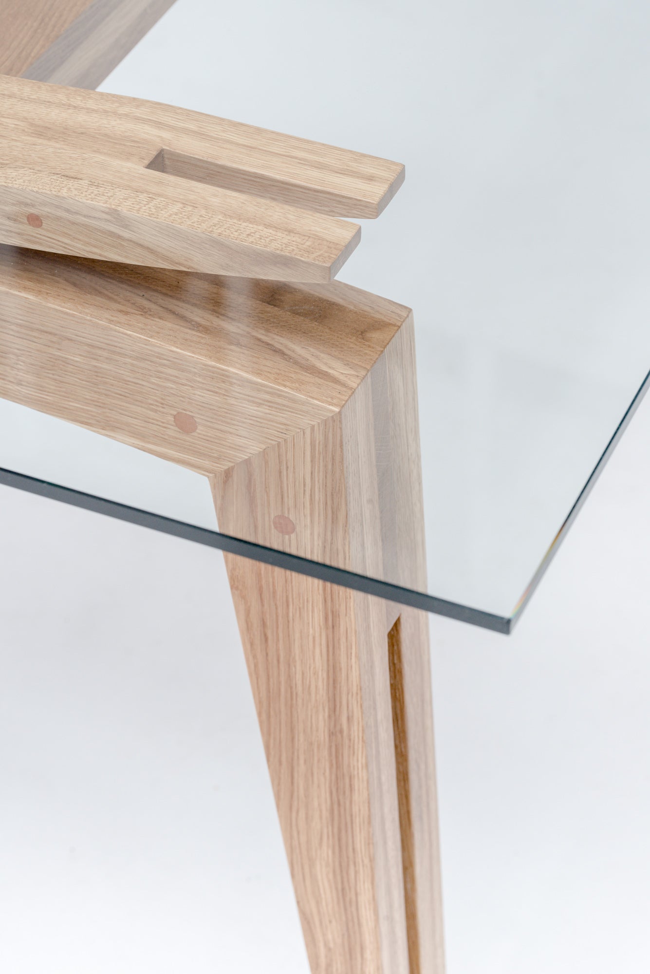 TAMAZO AIR tafel met glazen blad