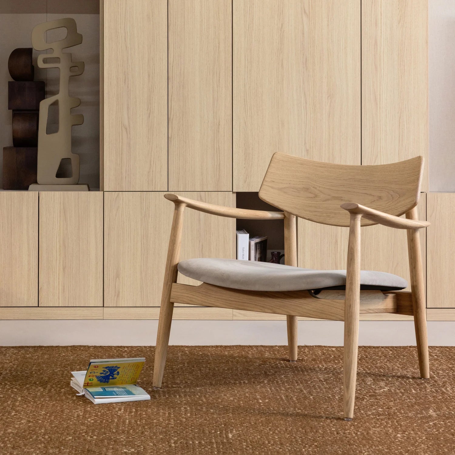 Fauteuil BASK beige zitvlak met eiken basis