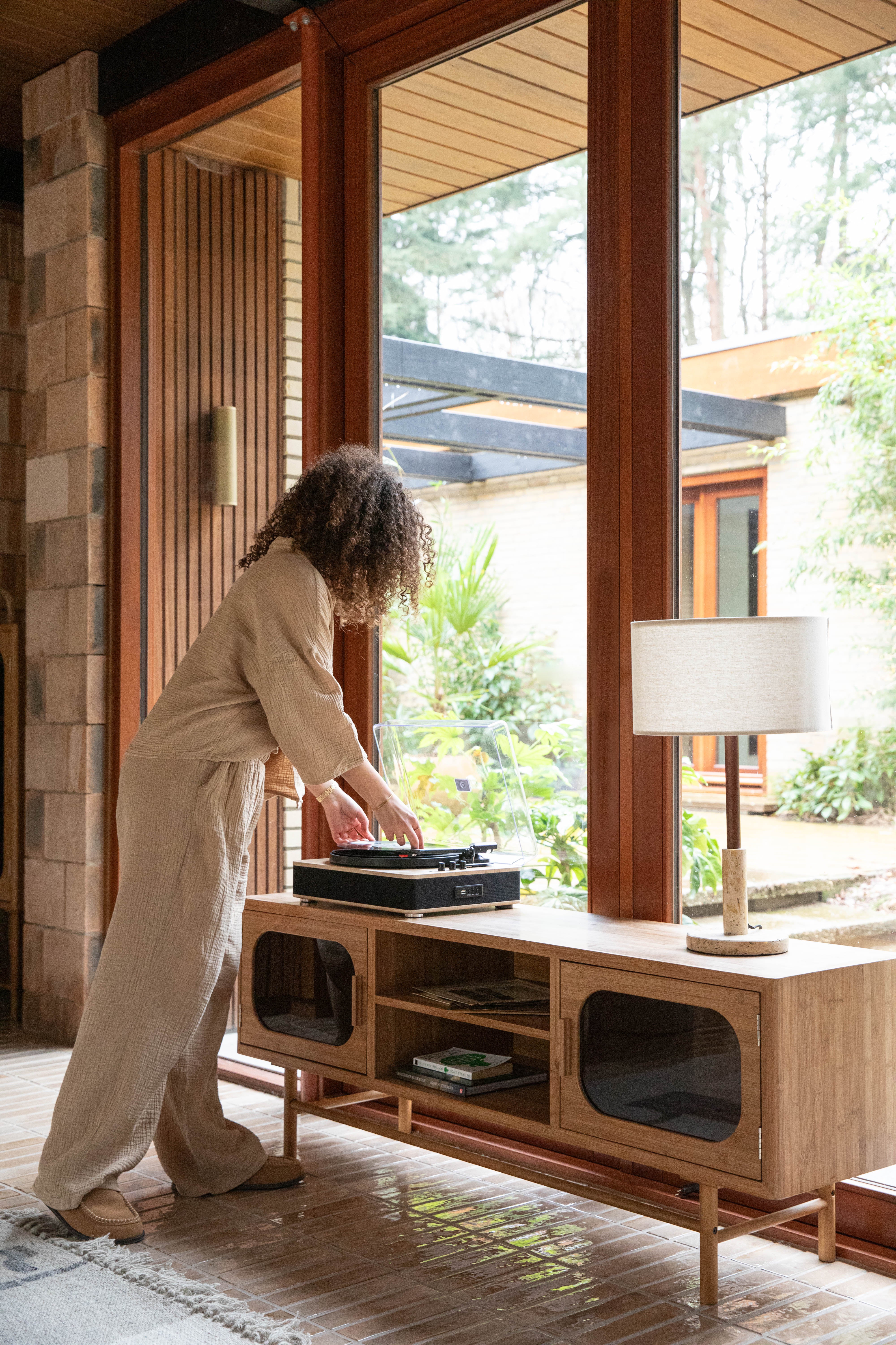 TV-meubel CAROUN gebrandhout bamboe