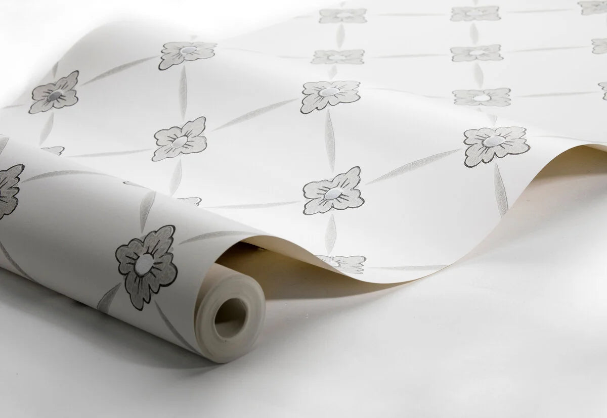 Vliesbehang van papier met een plantaal patroon LINNÉ warm wit met grijsbeige