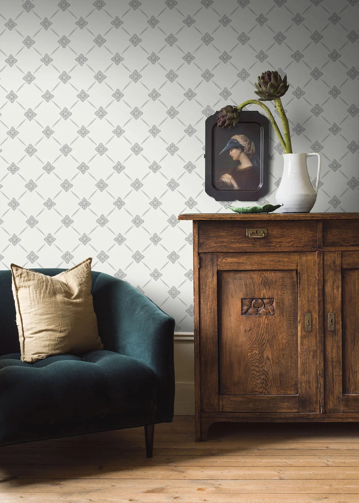 Vliesbehang van papier met een plantaal patroon LINNÉ warm wit met grijsbeige