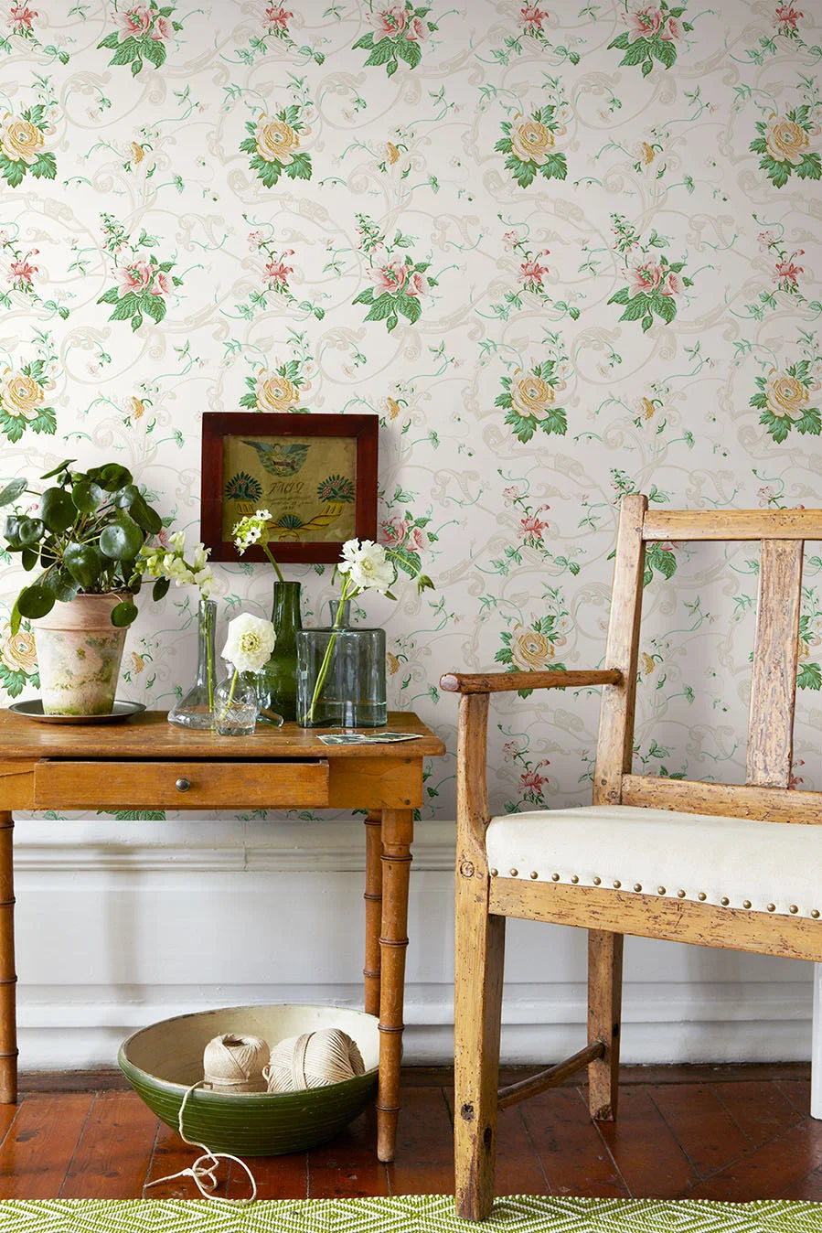 Vliesbehang met plantaal patroon KRUSENBERG warm wit met groen