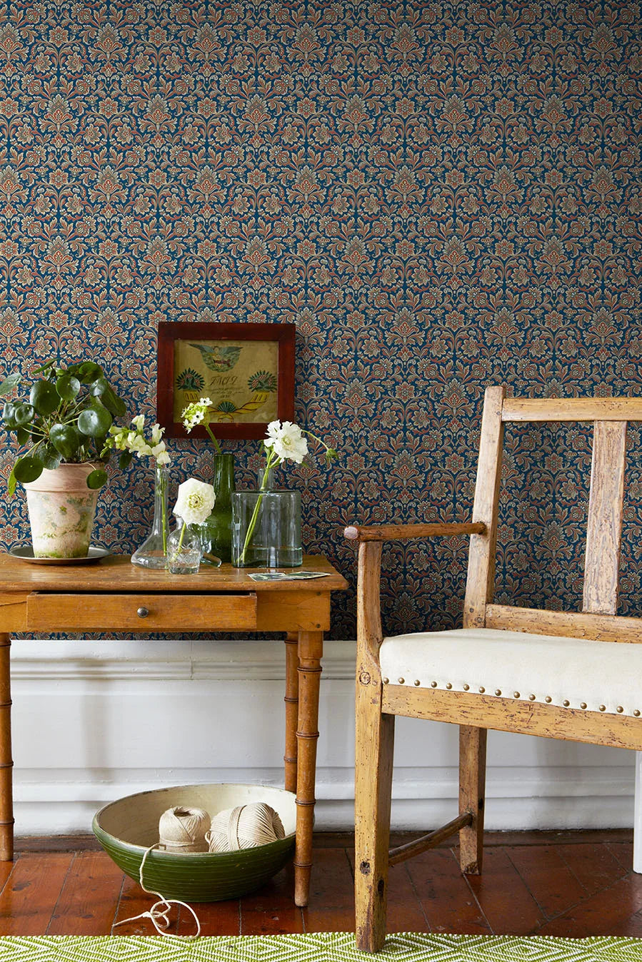 Vlies-Tapete mit pflanzlichem Muster FOGLAVIK braun mit blau