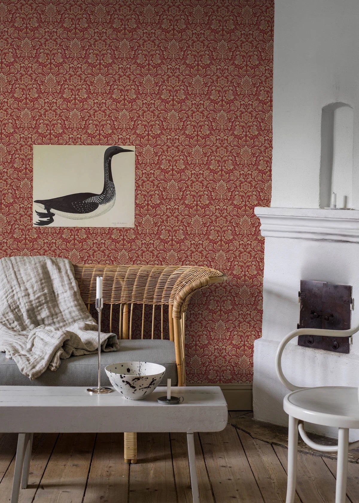 Vliesbehang van papier met plantaal patroon FOGLAVIK bordeaux met goud