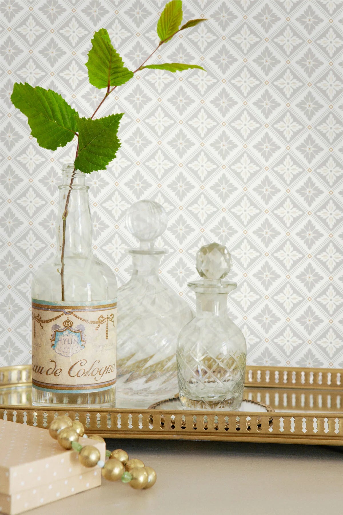 Vliesbehang met geometrisch patroon LOKA wit met grijs