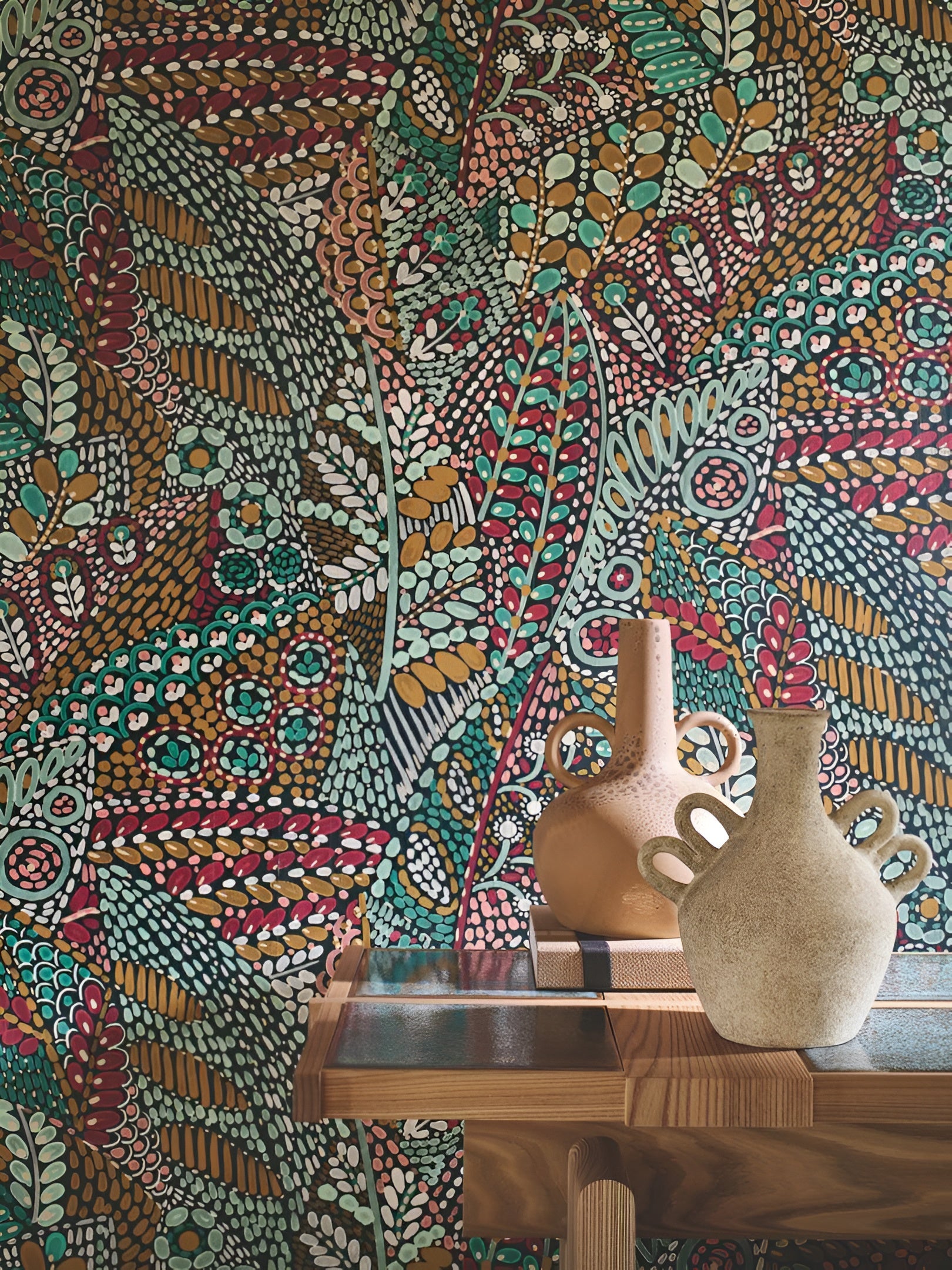 Tapete mit Pflanzenmotiv TALAVERA - MULTICO grün mit bordeauxrot und orange