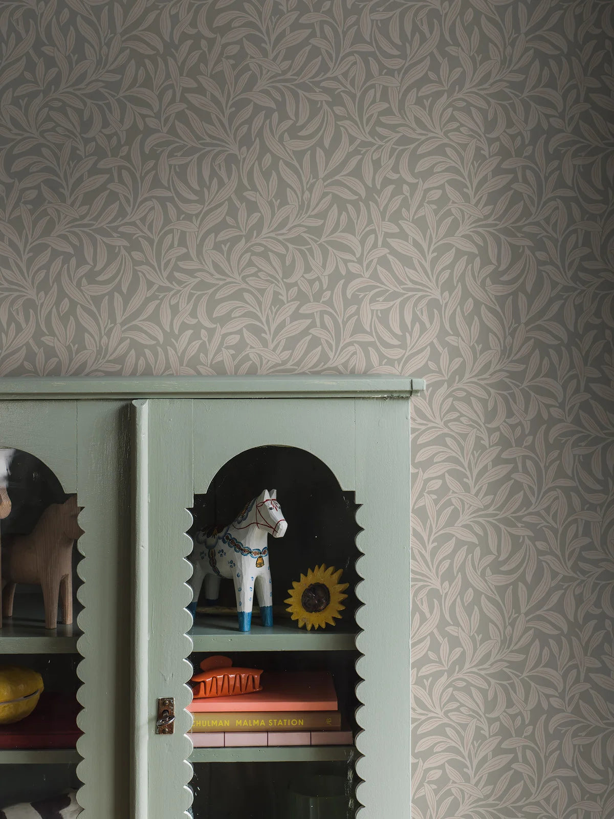 VINTERGRONA Gray Plant Motif Leaf Wallpaper with Beige