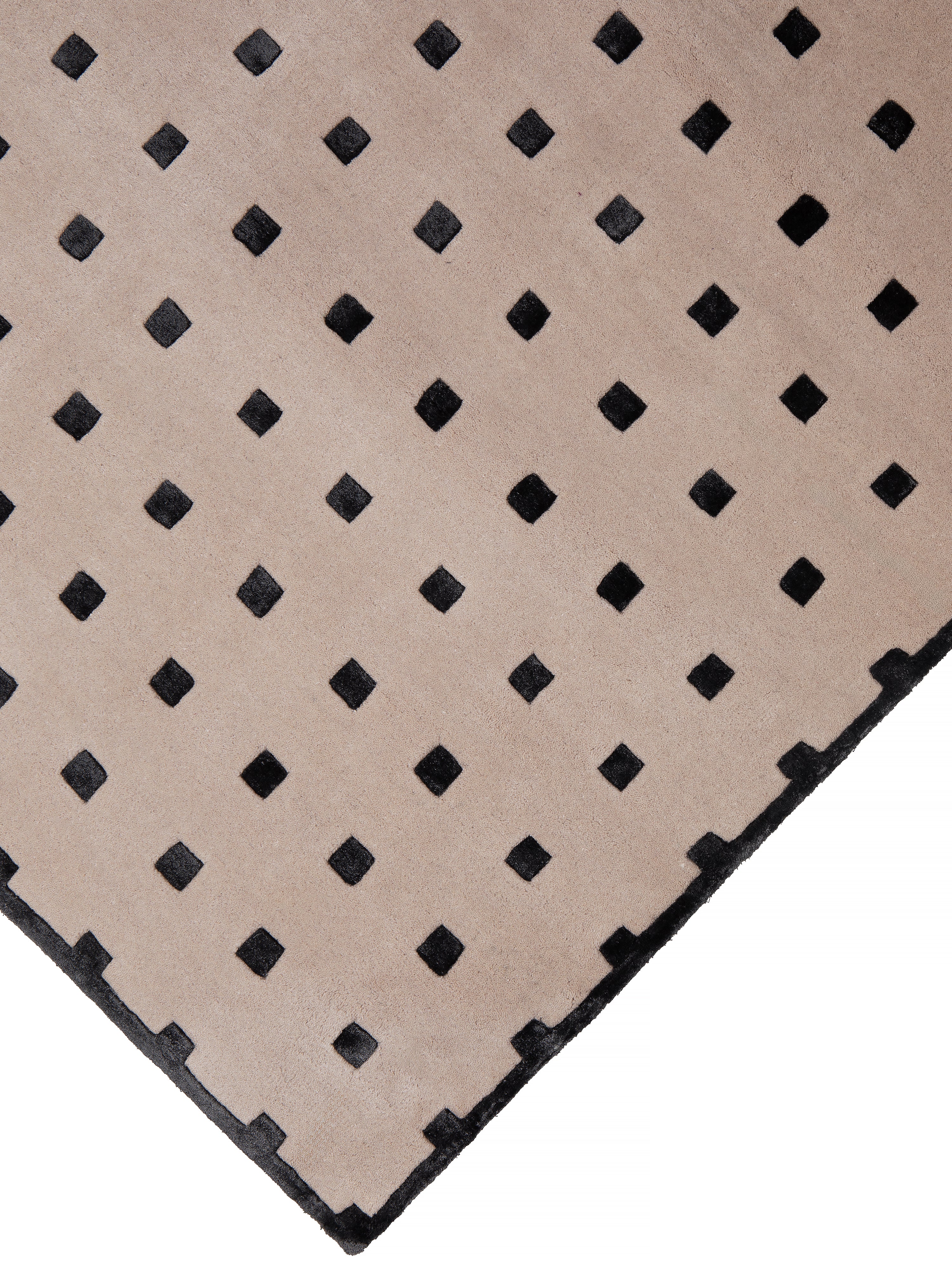 DELTA beige rug with black